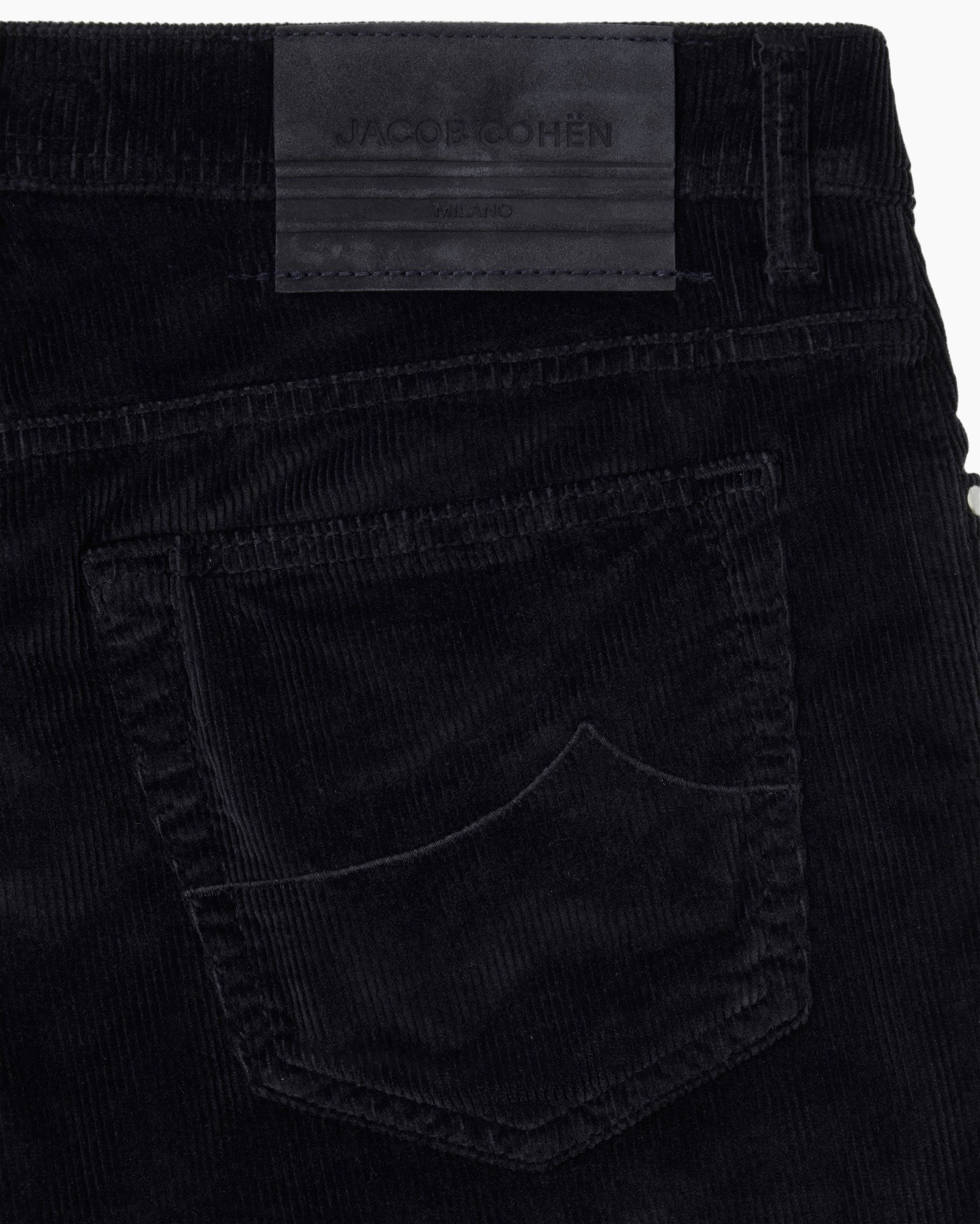 korduroy, zwart, spijkerbroek, achterzak, leren label