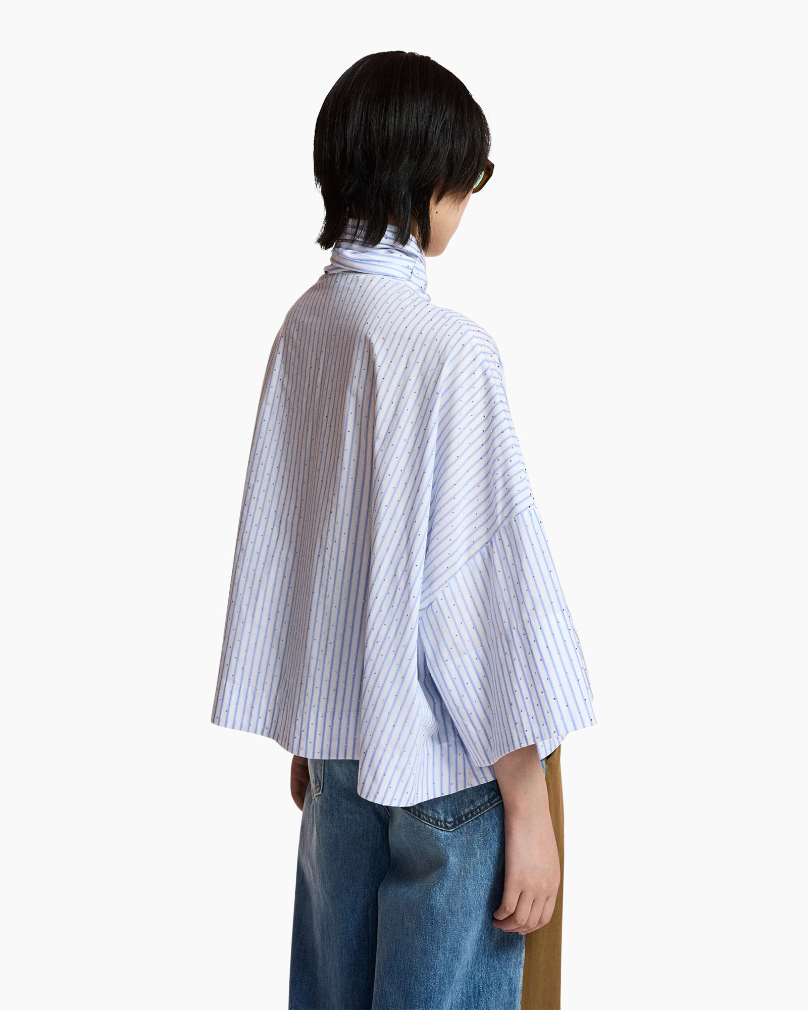 gestreept blouse, wrap blouse, hoge kraag, lange strik, wijd gesneden broeken