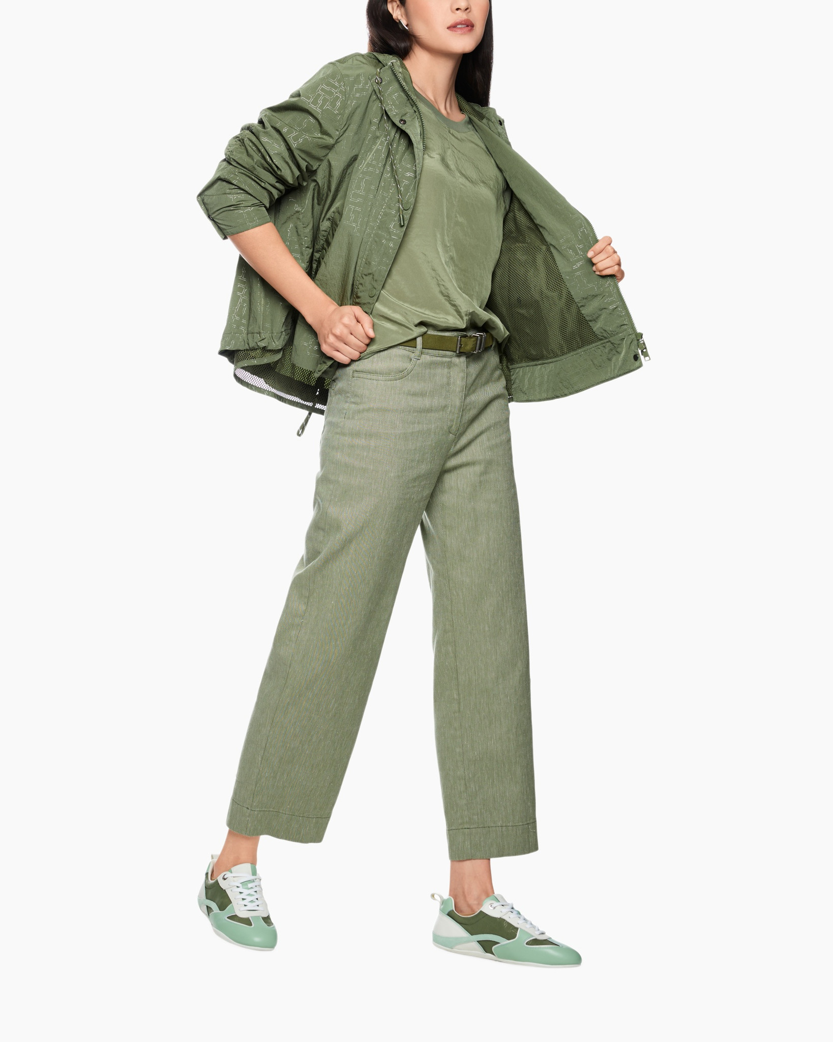 groen, outfit, jas, broek, sneakers