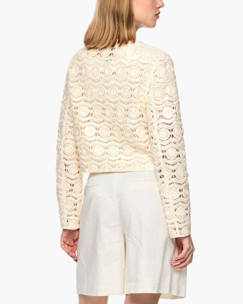 kant cardigan, crème kleur, kort cardigan, kantenpatroon, riemje/riemdetail shorts