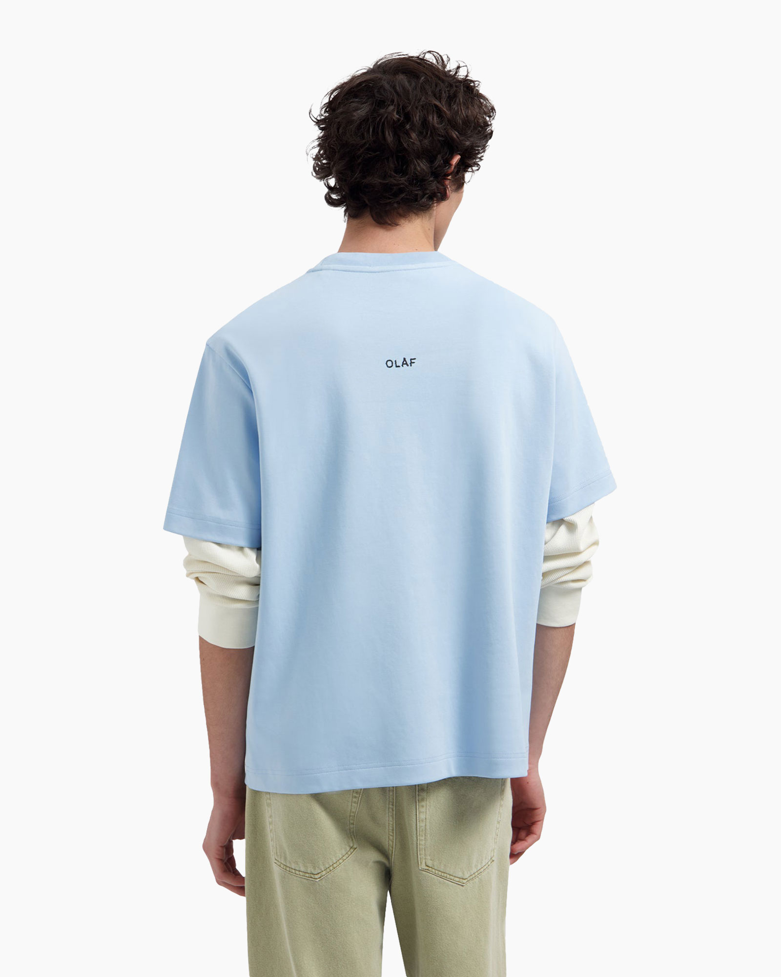 t-shirt, korte mouwen, lichtblauw, rokken?, laagliggende?