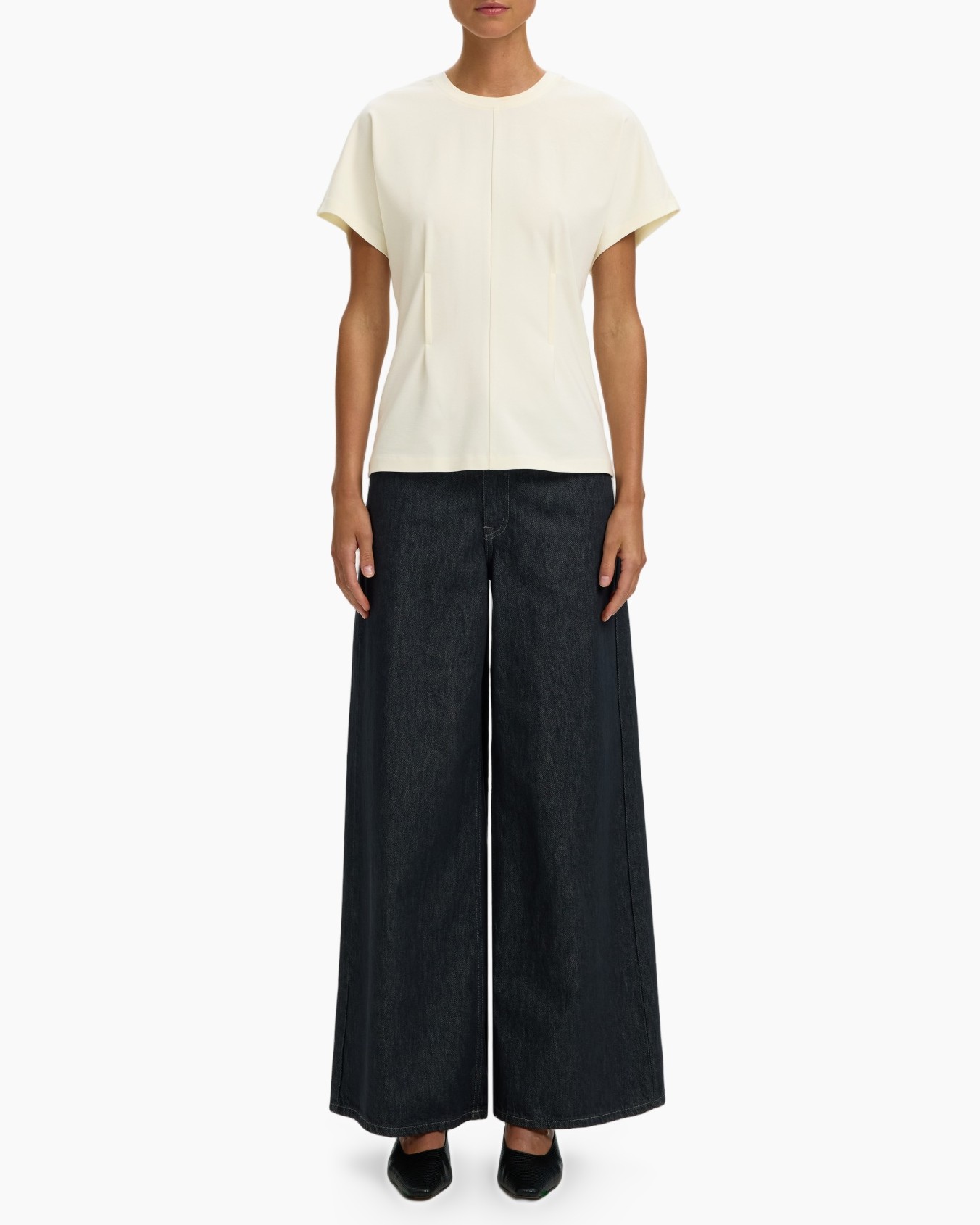 top, korte mouwen, crème, wijd uitlopende broek, hoog model?