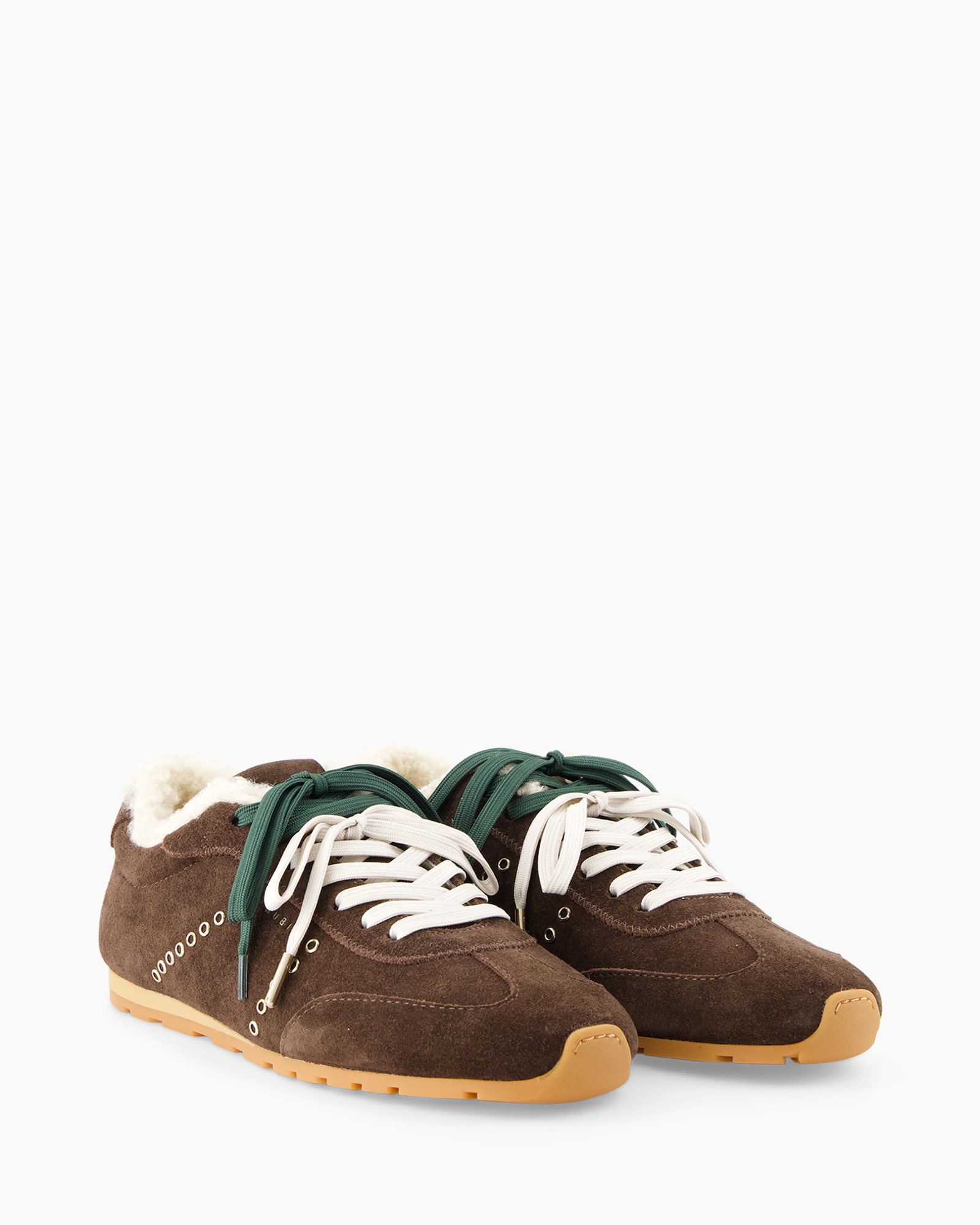 bruin suède, schapenvacht binnenvoering, grommet zijde, veters, sneaker