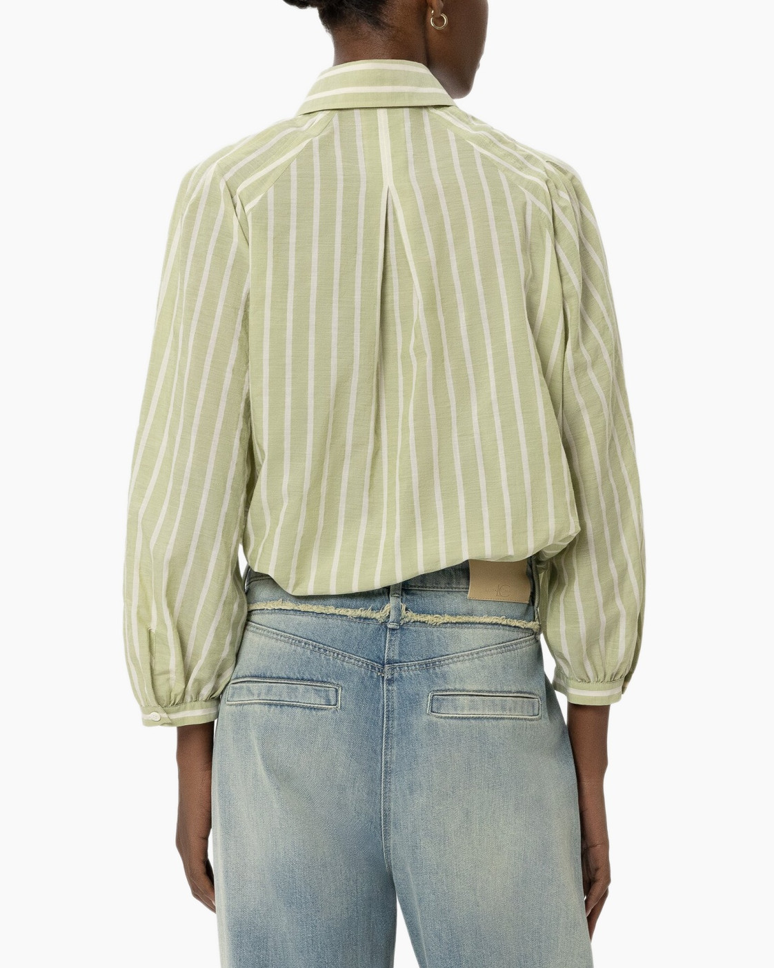 linnen overhemd, gestreept overhemd, lichtgroen, pofmouw, jeans, schoudertas