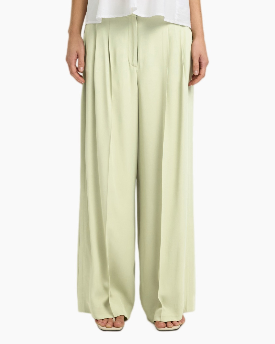 broeken, wijd, lichtgroen, flowy/loshangend, talieband/taillale?