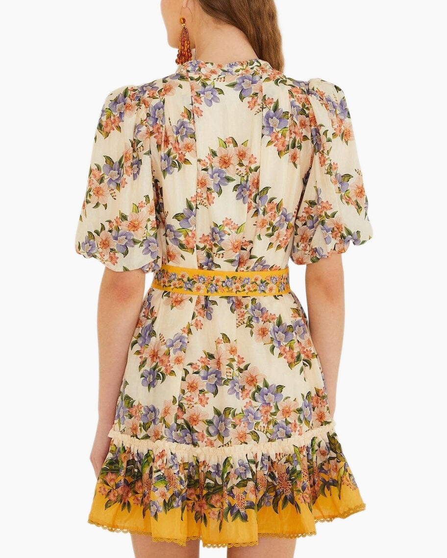 bloemenjurk, korte jurk, pofmouwen, riem, gele zoom