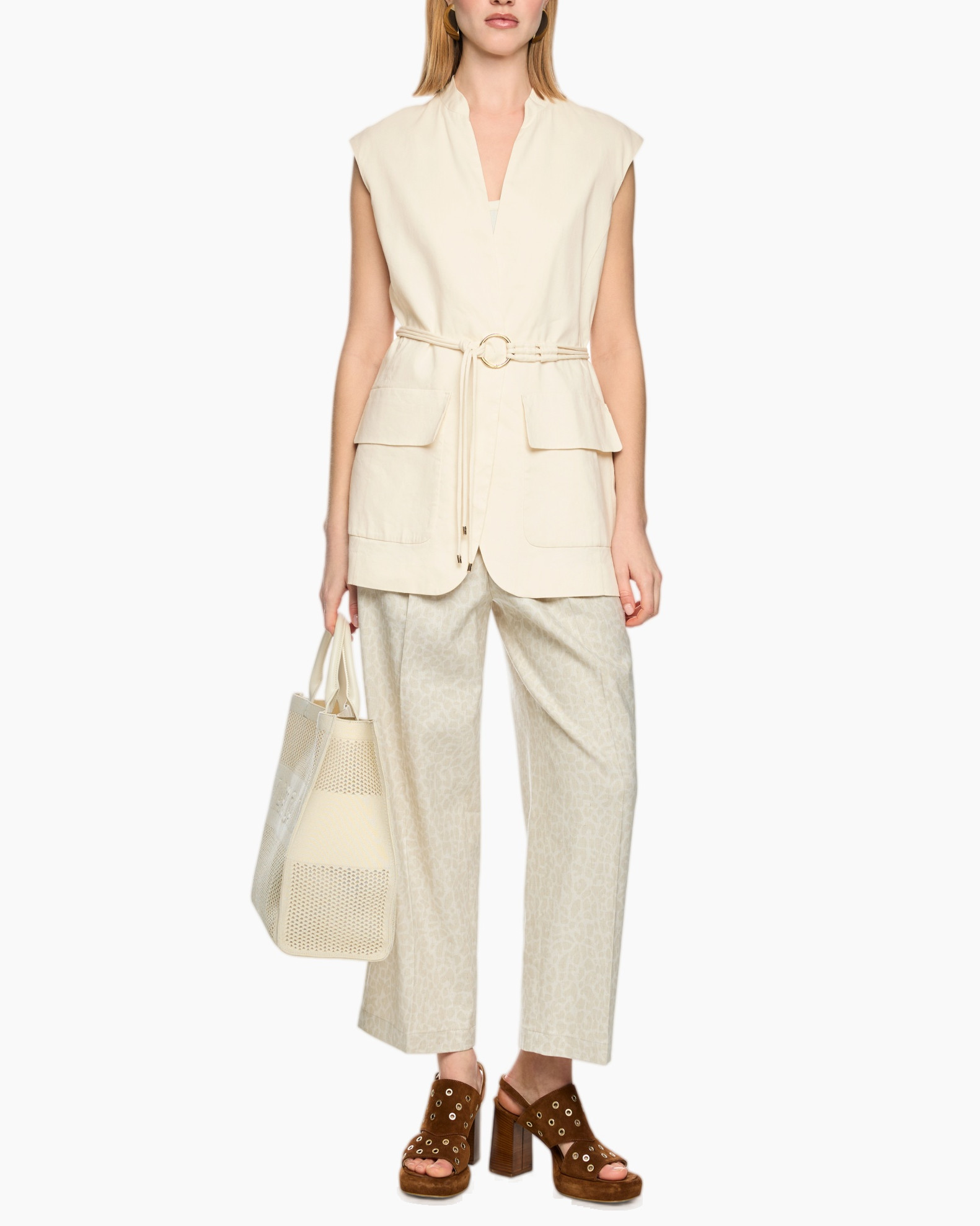 beige vest, riemloze vest, cargo zakken, wijdte pijpen, bakje tas