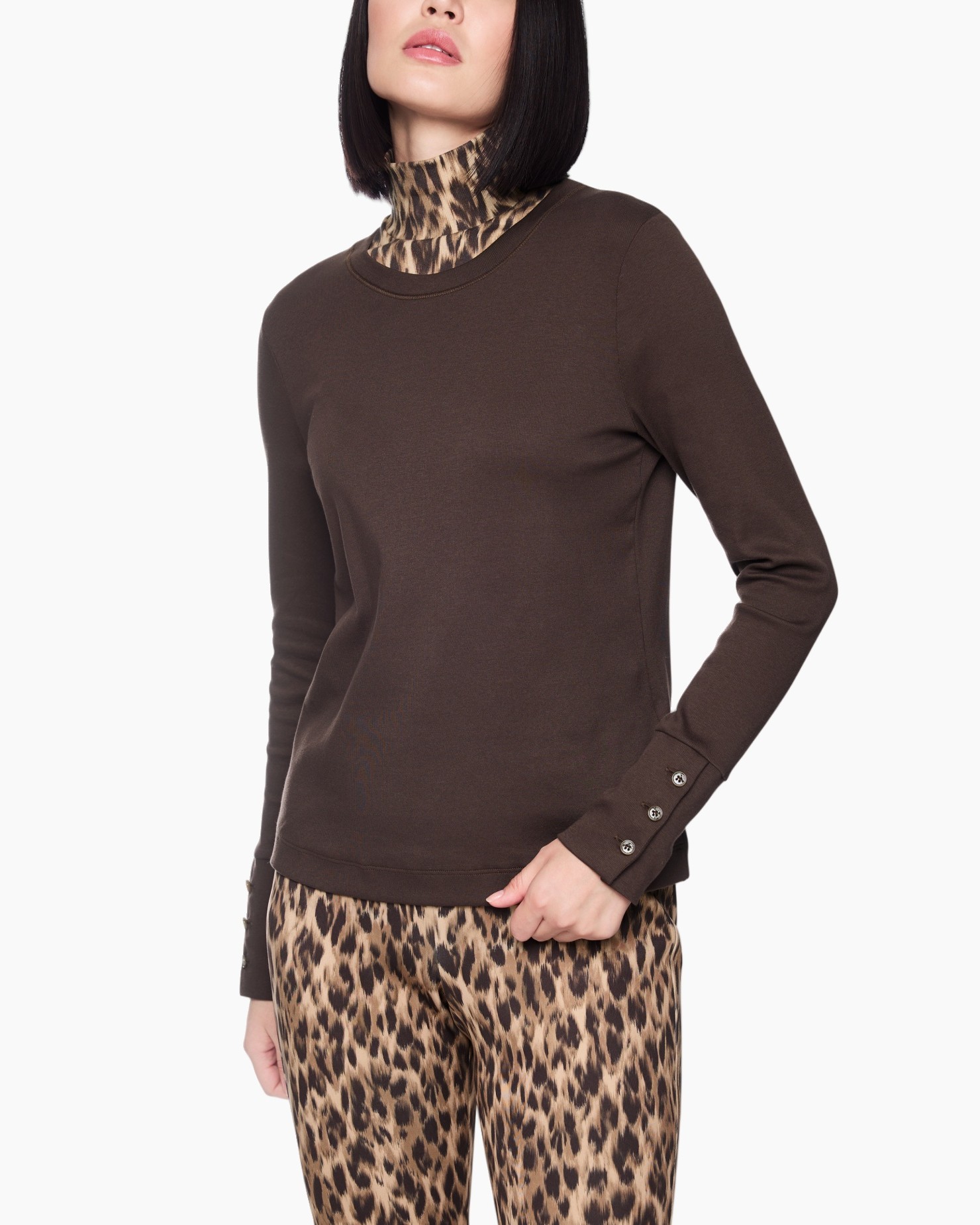rolkraag, bruine trui, lange mouwen, effen kleur, leopard print broeken