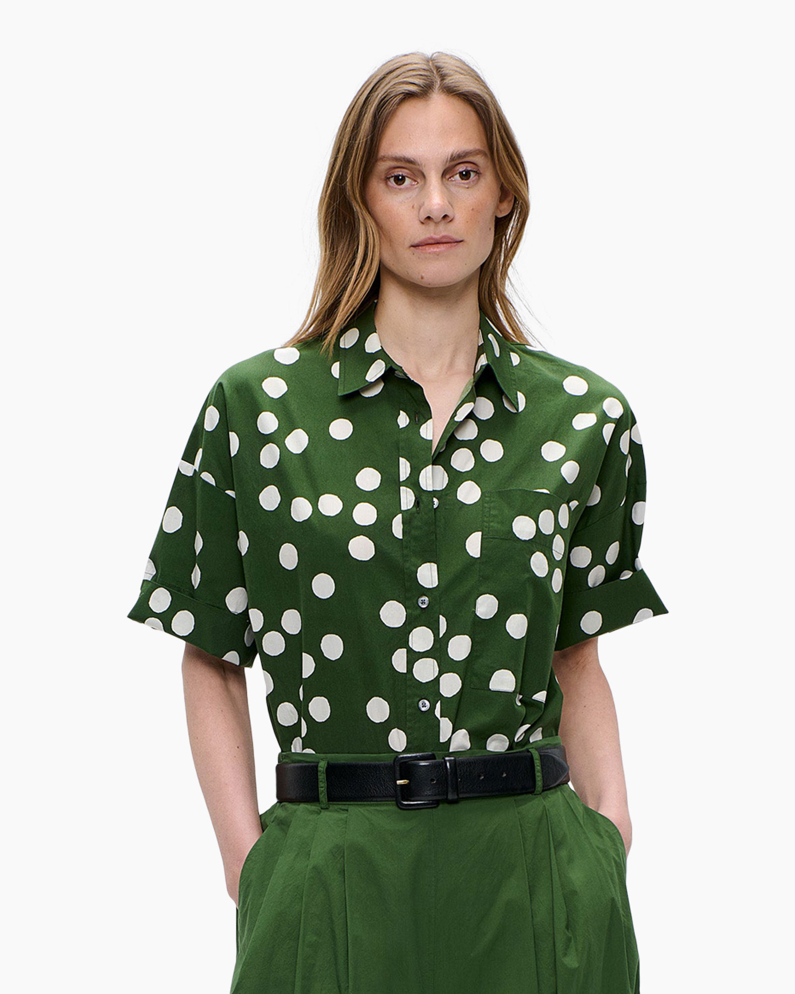 groene shirt, polkadot, korte mouw, kraag, knopen