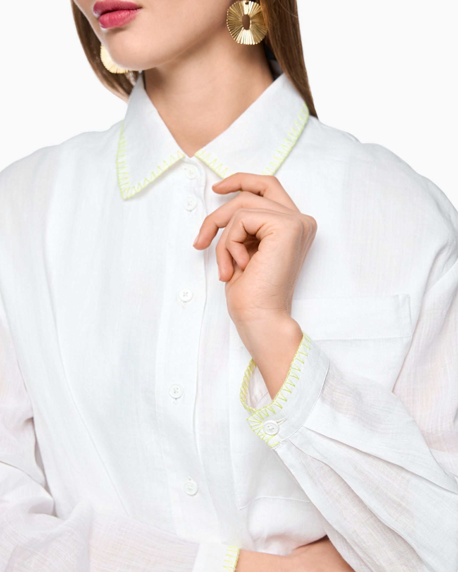 witte blouse, kraag, lange mouwen, knopenrij, linnen