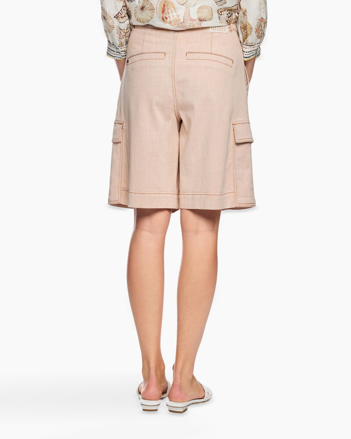 knee-length, cargo shorts, beige, voorzakken, casual