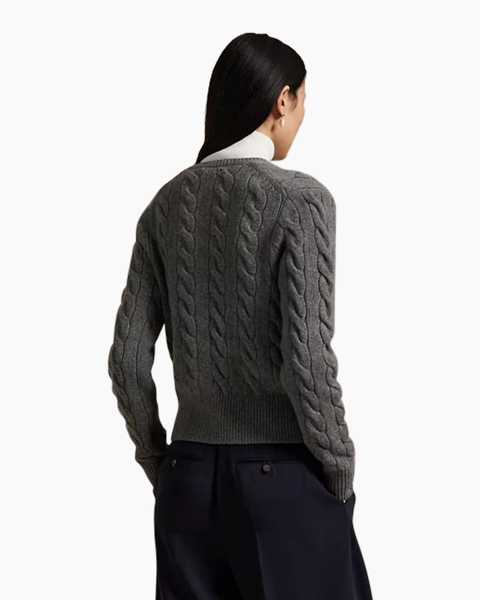 cardigan, breipull, grijs, kabelkleding, knopen}}) }**Adjusted**: The response above had an error in NL translation and extra characters. Here is the corrected version. The final answer is:{