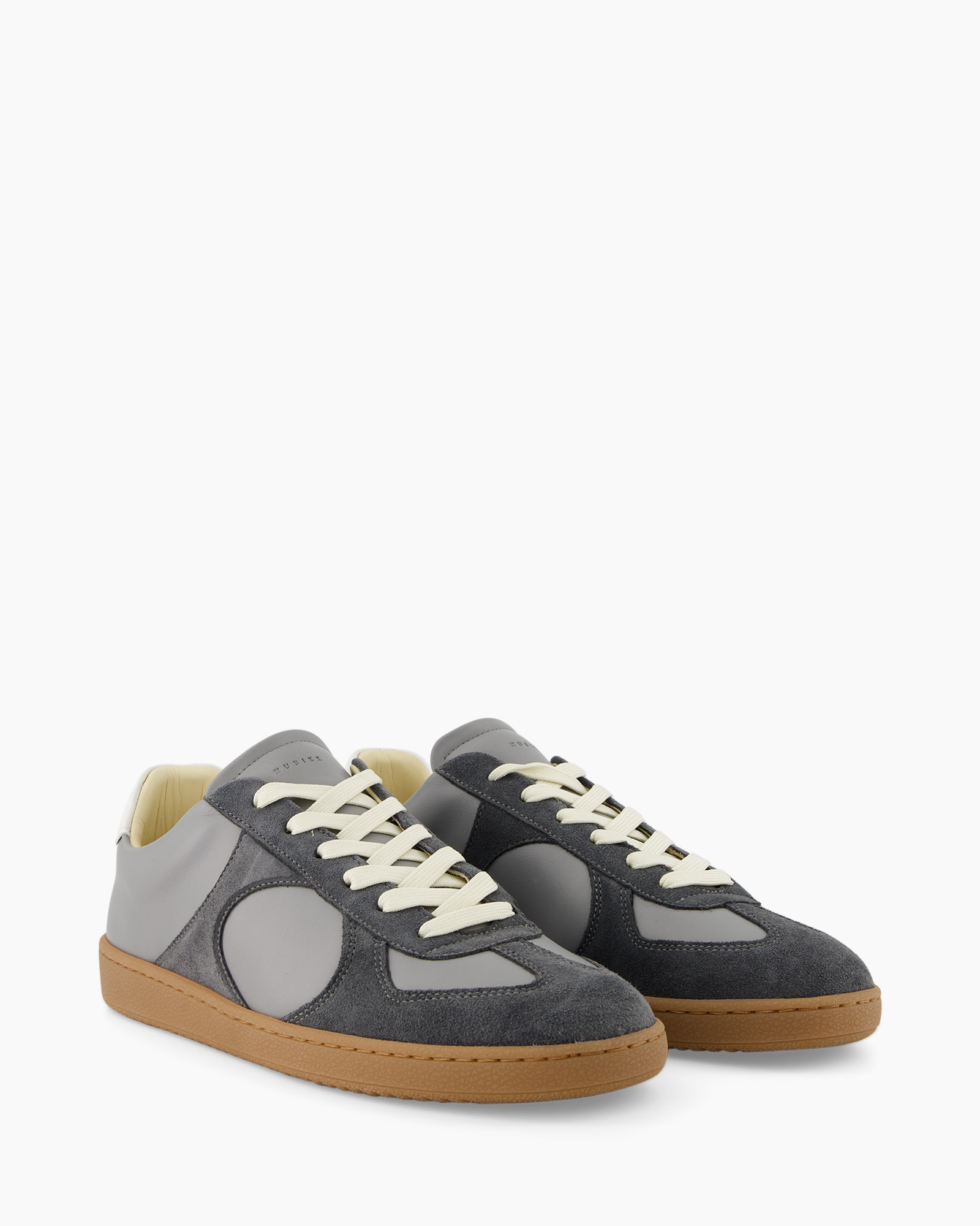 sneaker, grijs, lage schoen, gum sole, veters