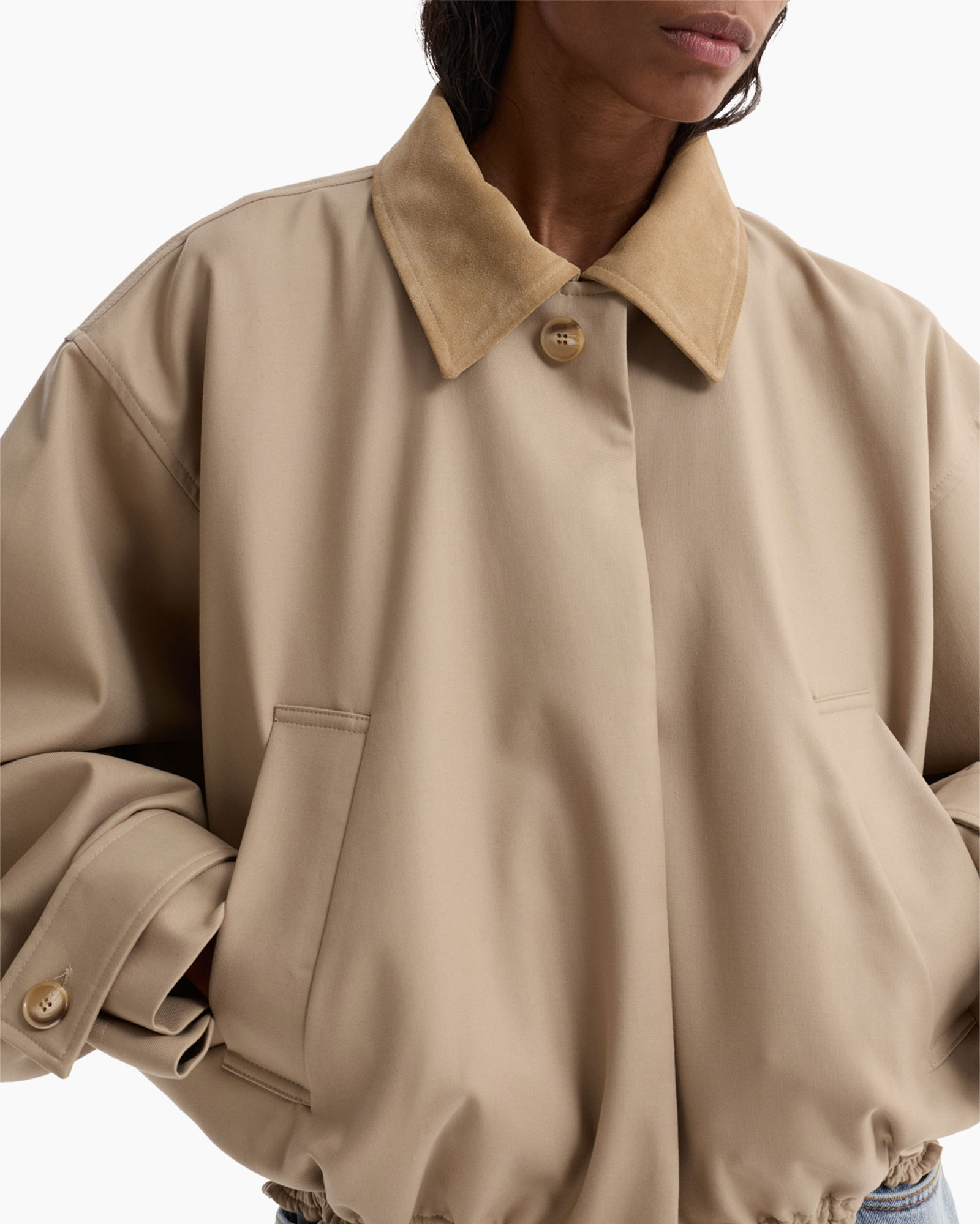 beige jas, kraag, knop, zakken, losse pasvorm