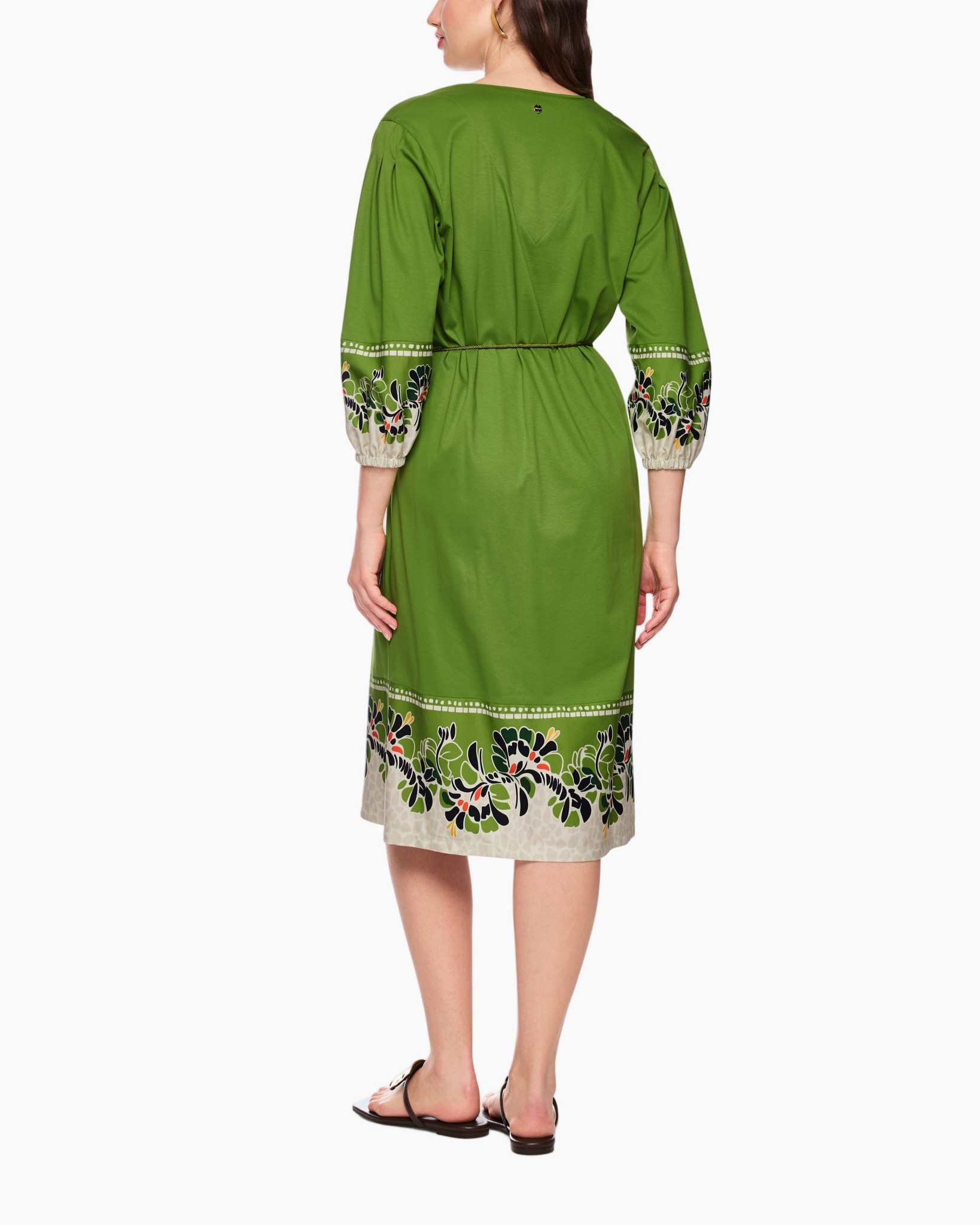 jurk, groen, borduursel, riem, sandalen