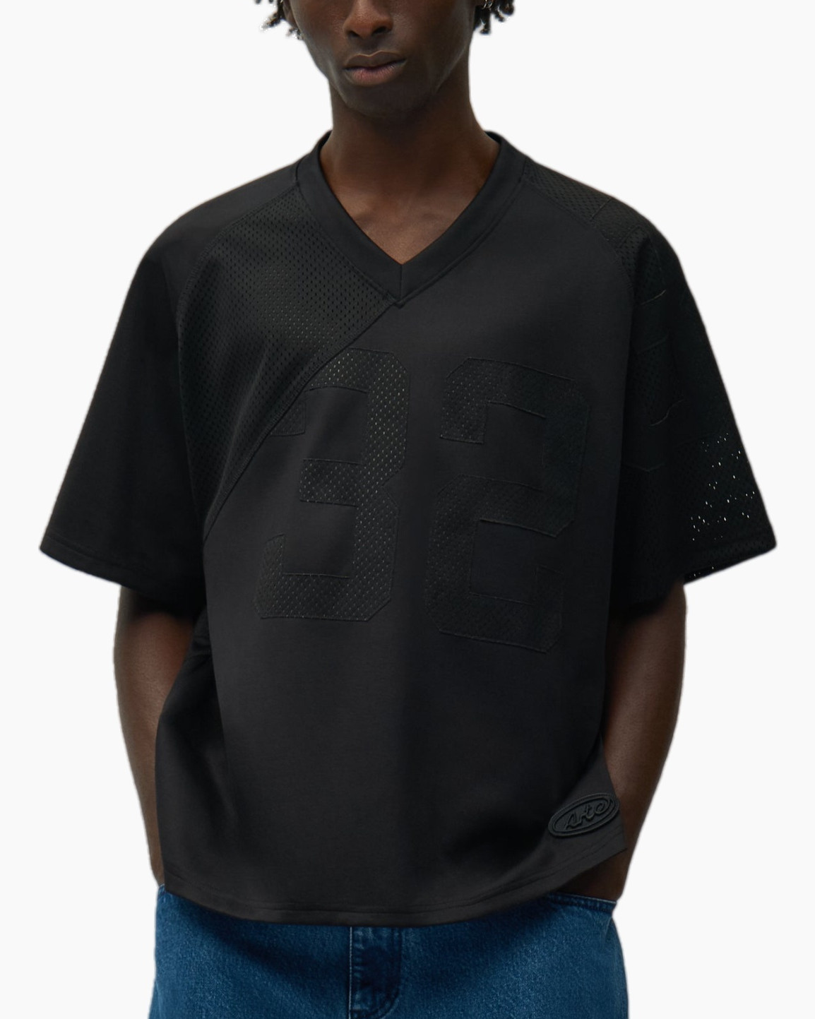 zwart jersey,  oversized tee,  mesh panels, V-hals,  groot nummer 23