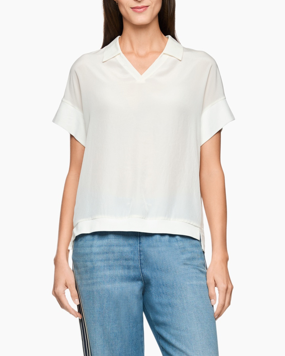 Blouse, Clothing, T-Shirt, Jeans, Person