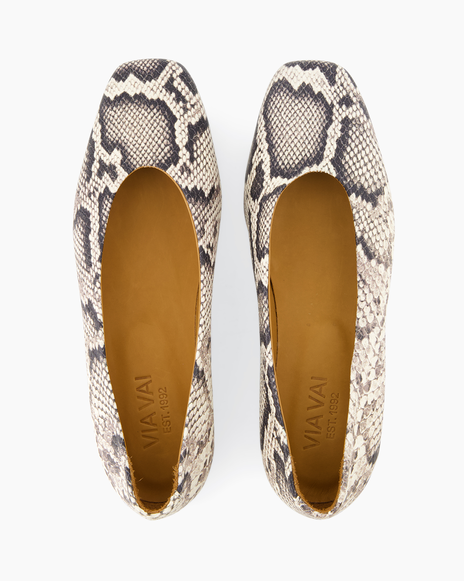 shoes, flats, snakeskin, woven, pointed-toe