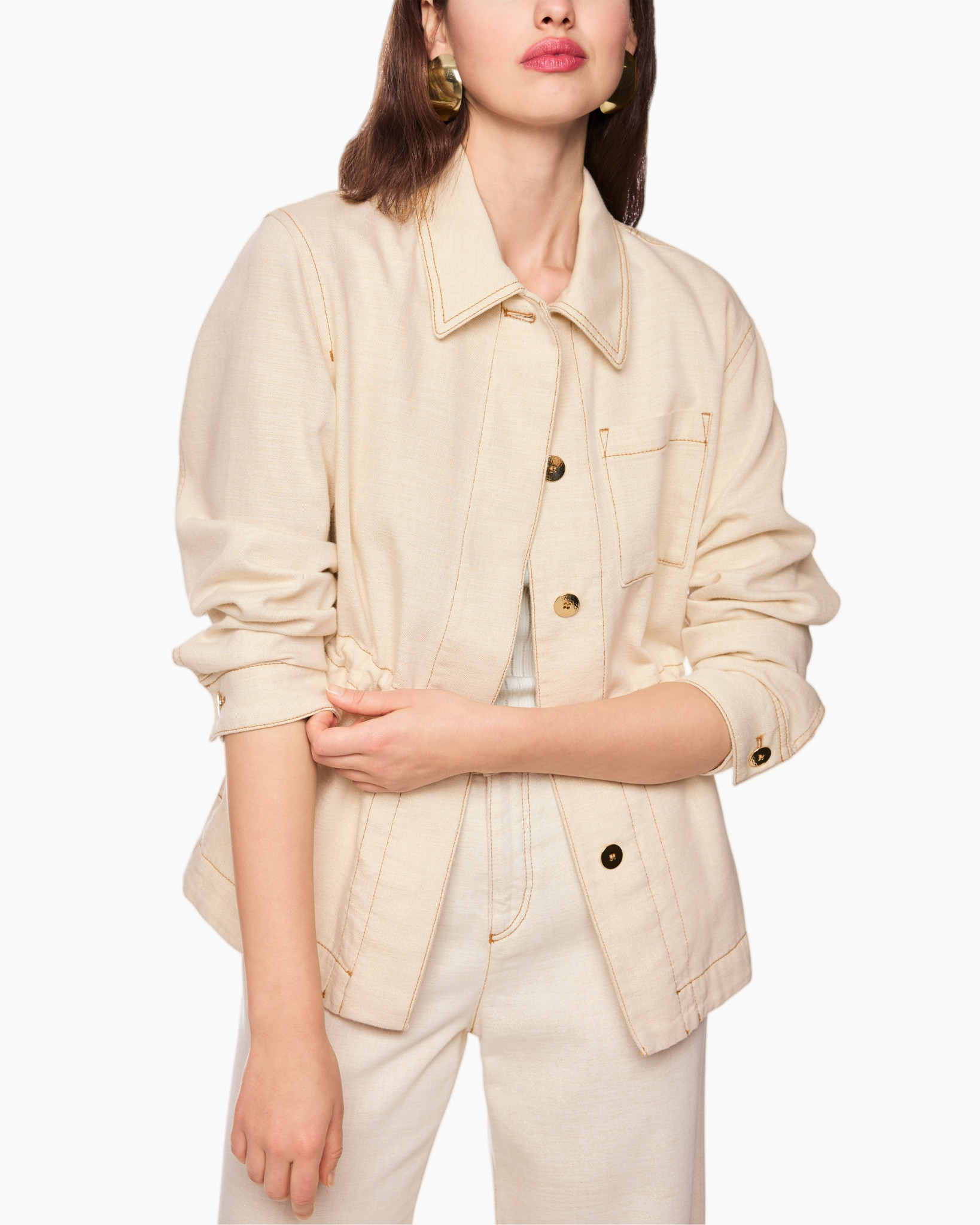 beige jas, linnen jas, knopen voor, kraag jas, lange mouw