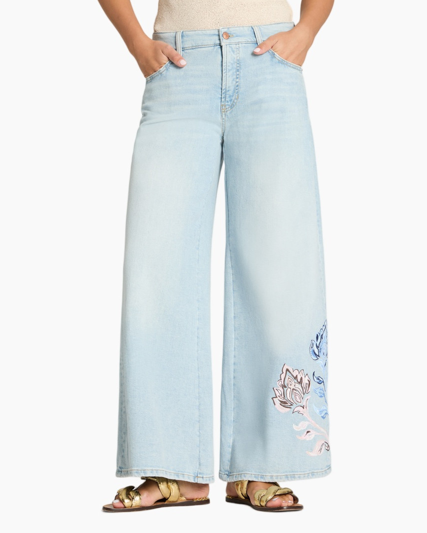 light-wash, wide-leg, emroidery, floral-embroidery, denim-pants