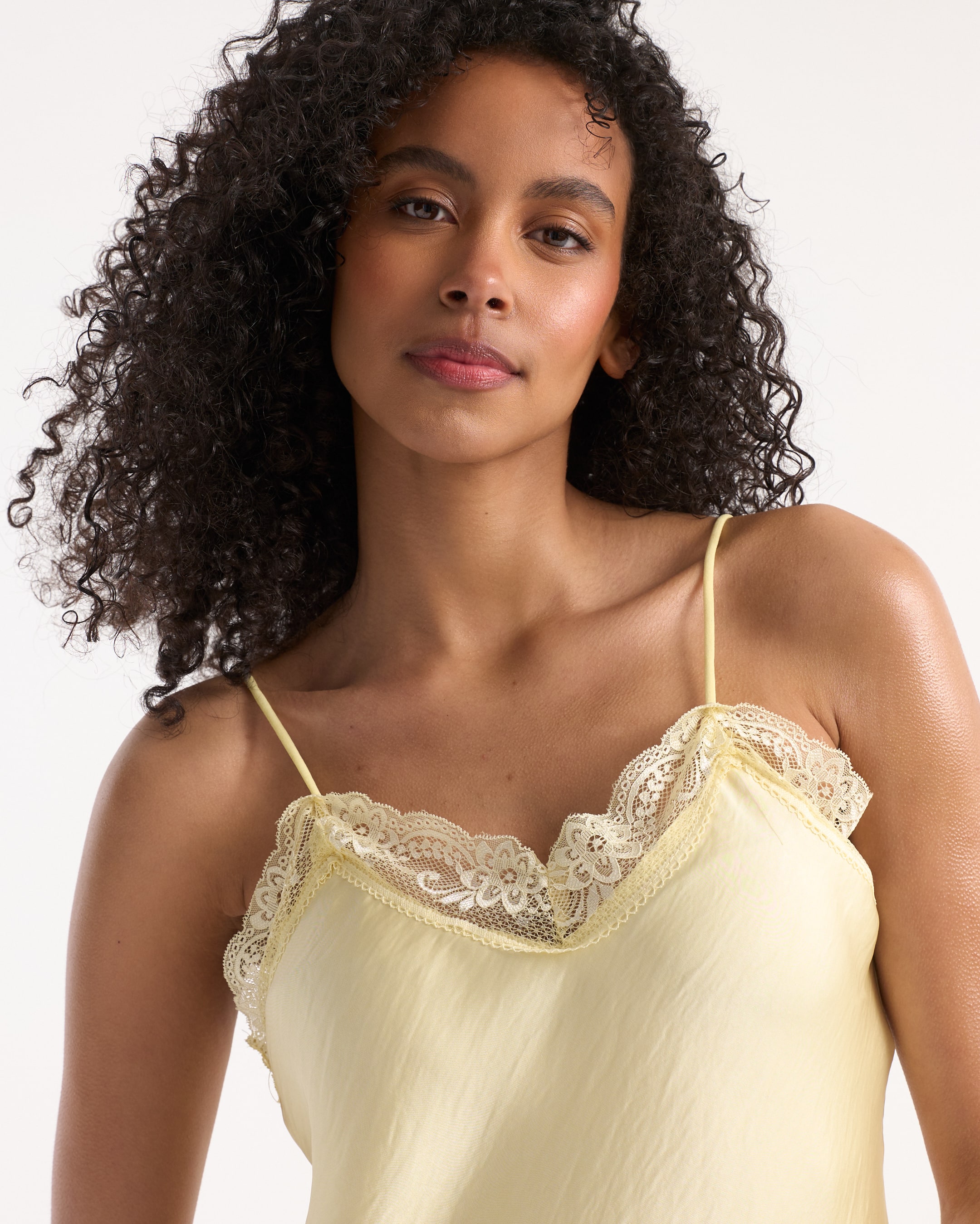 mouwloze top, satijn, kantrand, spaghettibandjes, vrouwen top