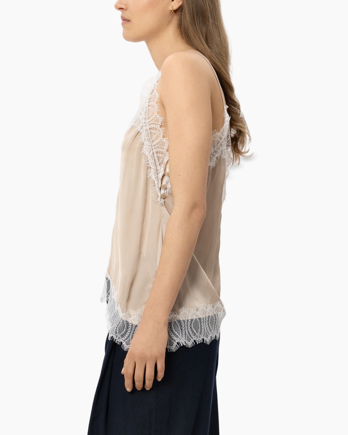 zijden top, kant rand, beige,  sleeveless, vrouwen top