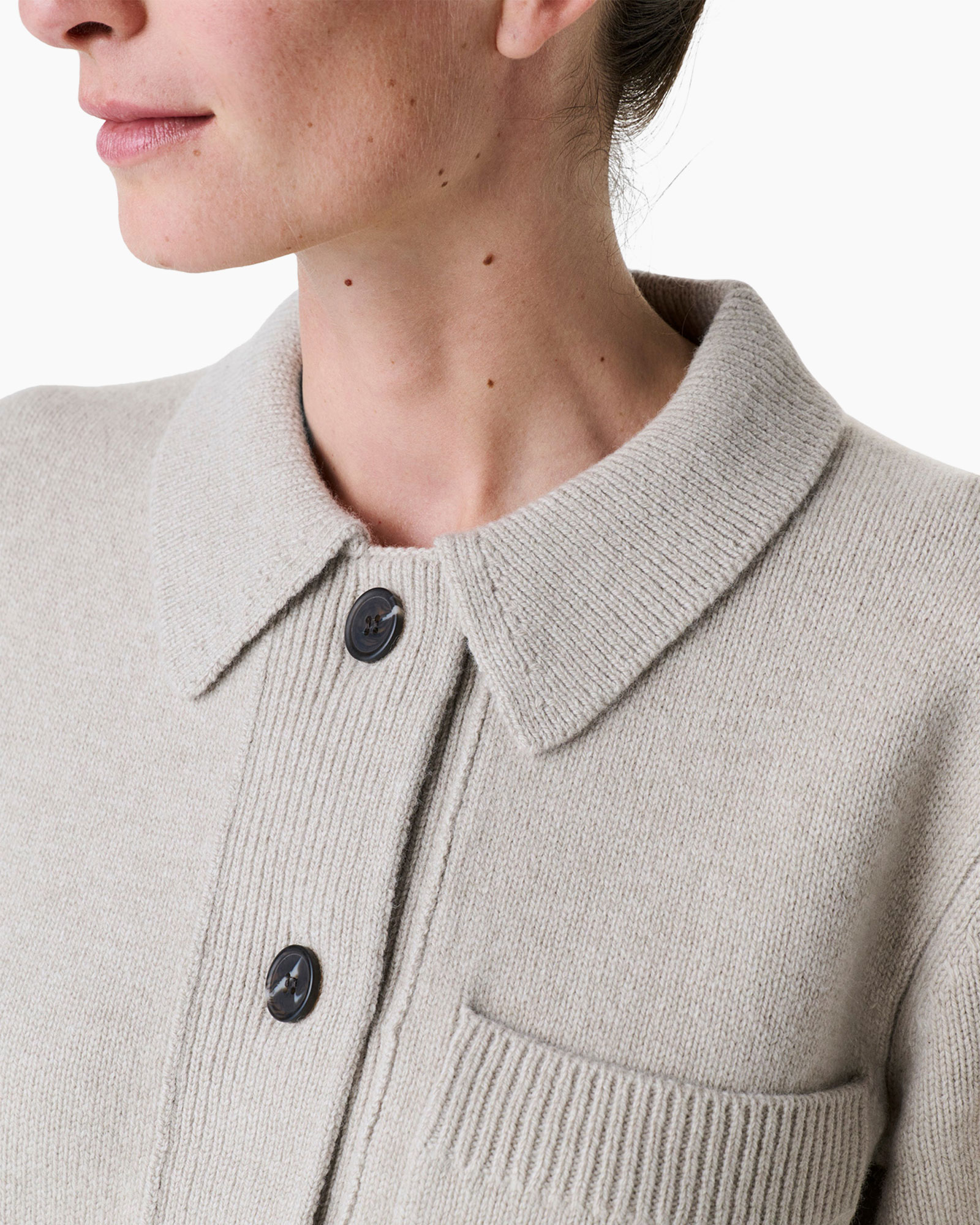 cardigan, breipull, beige, knopen, kraag