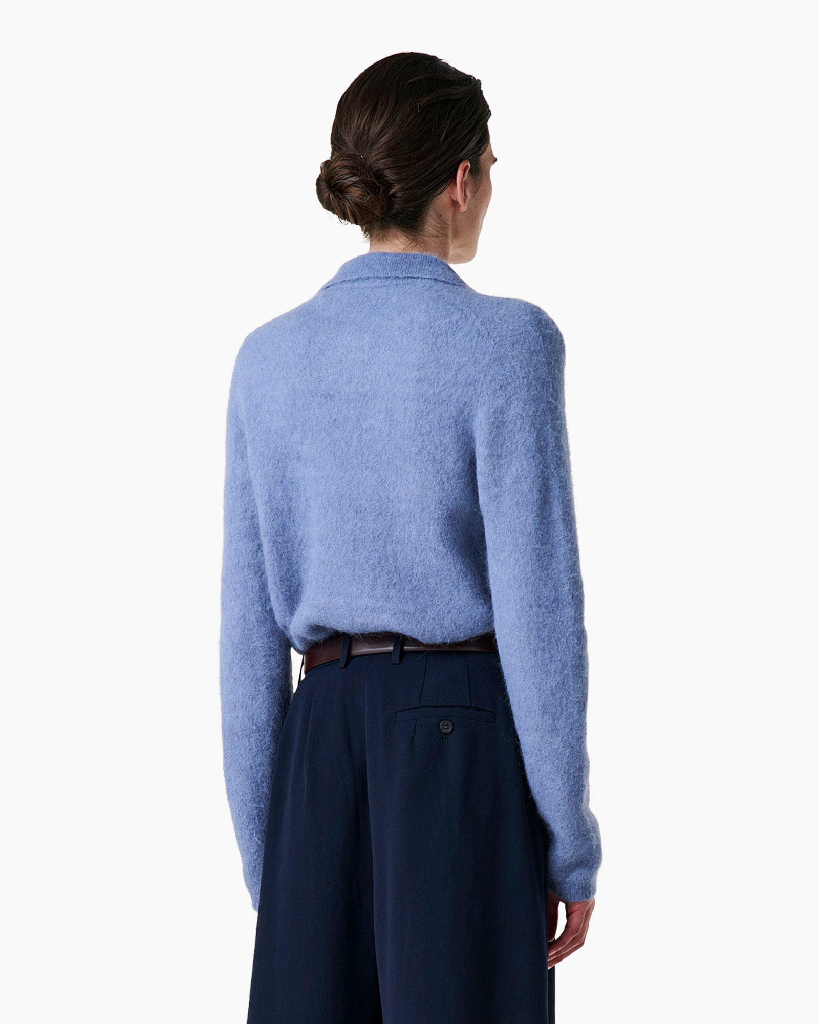 gebreide trui, zachte textuur, polo kraag, lange mouw, blauw
