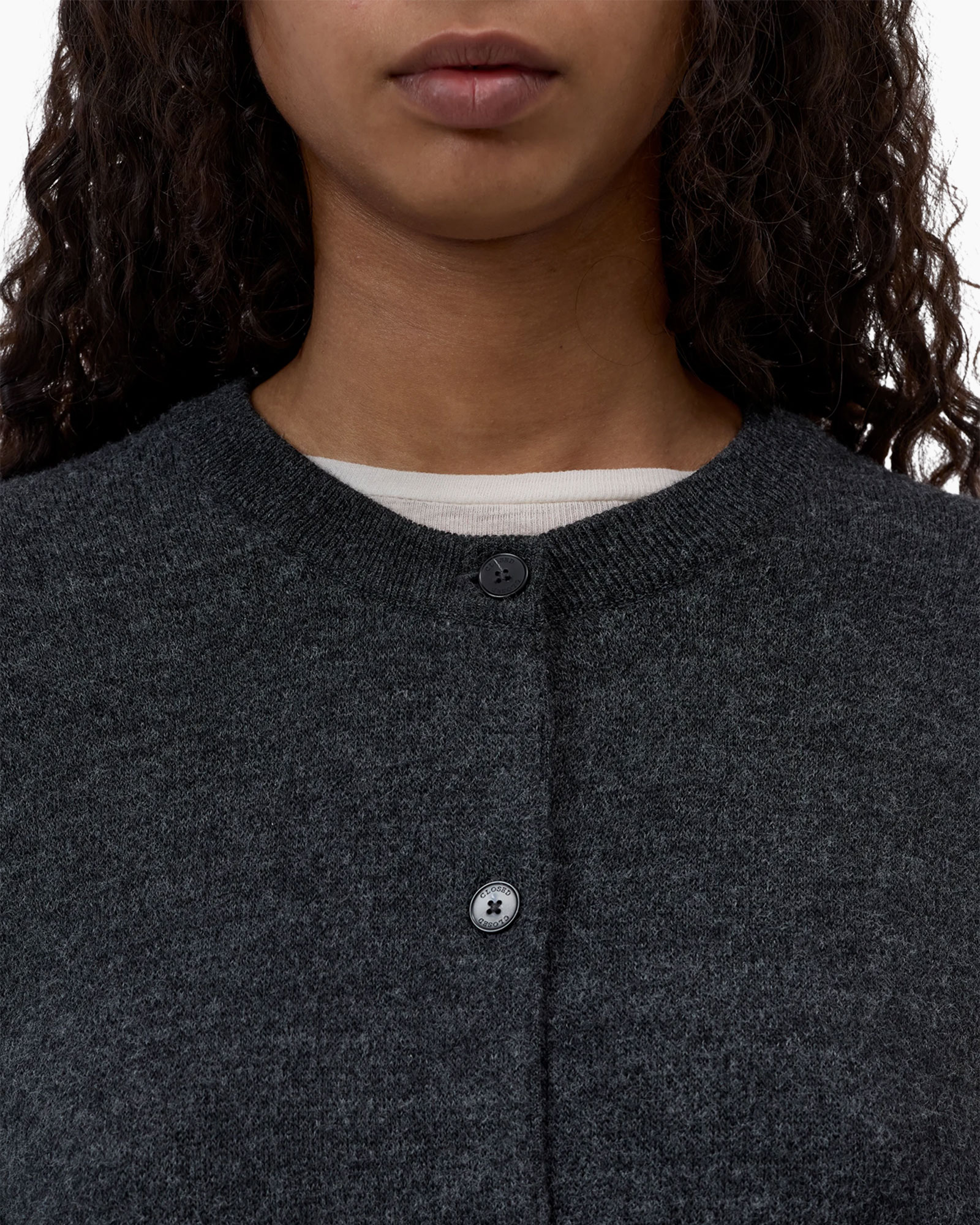cardigan, donkergrijs, brei, knopen, crewneck