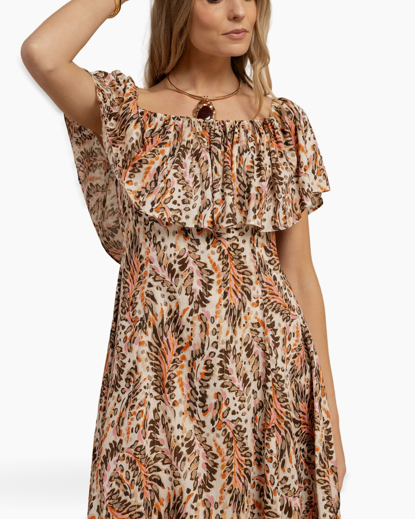 off-the-shoulder, maxi-jurk, bloemenpatroon, boa-ruffle, bruin-bloem