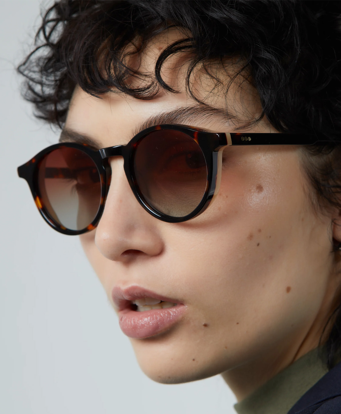 Komono Zonnebril Archie Tortoise Blonde Wing Beige