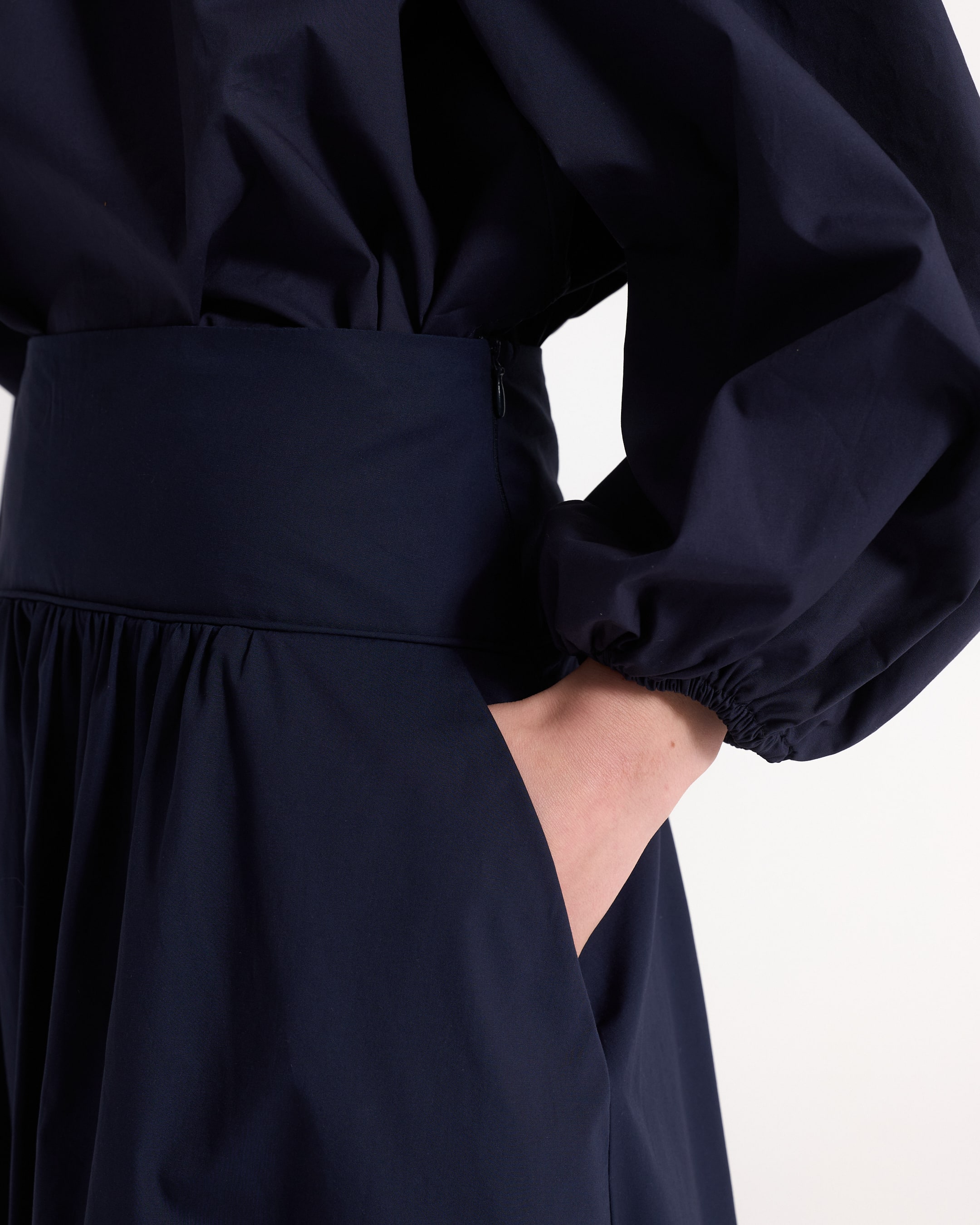 nachtblau jurk, zak, hoge taille, elastische manchet, lange mouw