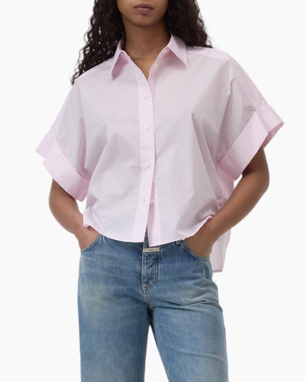 knopsluiting, roze shirt,  oversized, korte mouwen, denim jeans