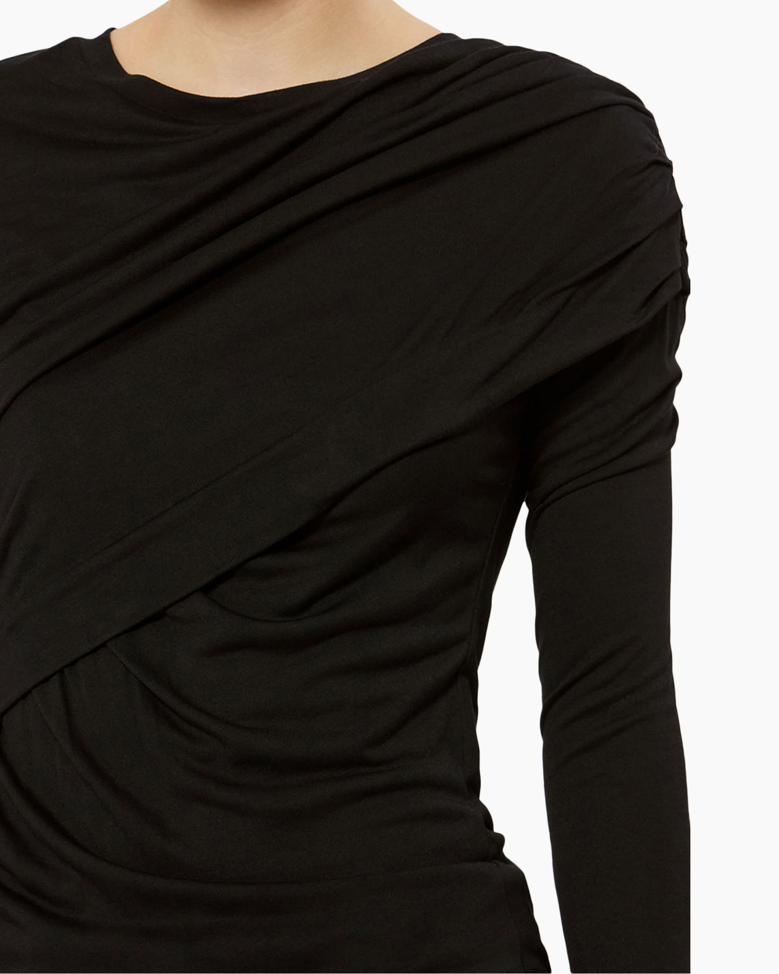 zwart shirt, gegolfde ruching, lange mouwen, kraagloze nek, zachte gebreide stof