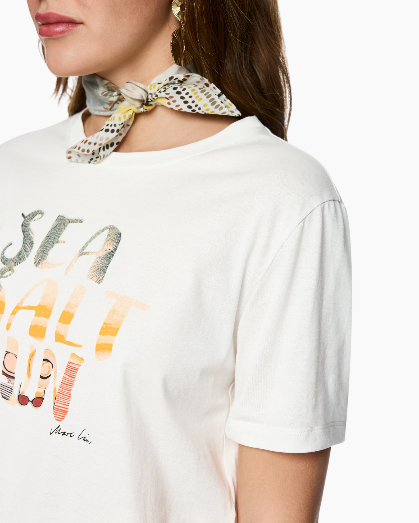 t-shirt, graphic tee, short sleeve, round neck, scarf accessory