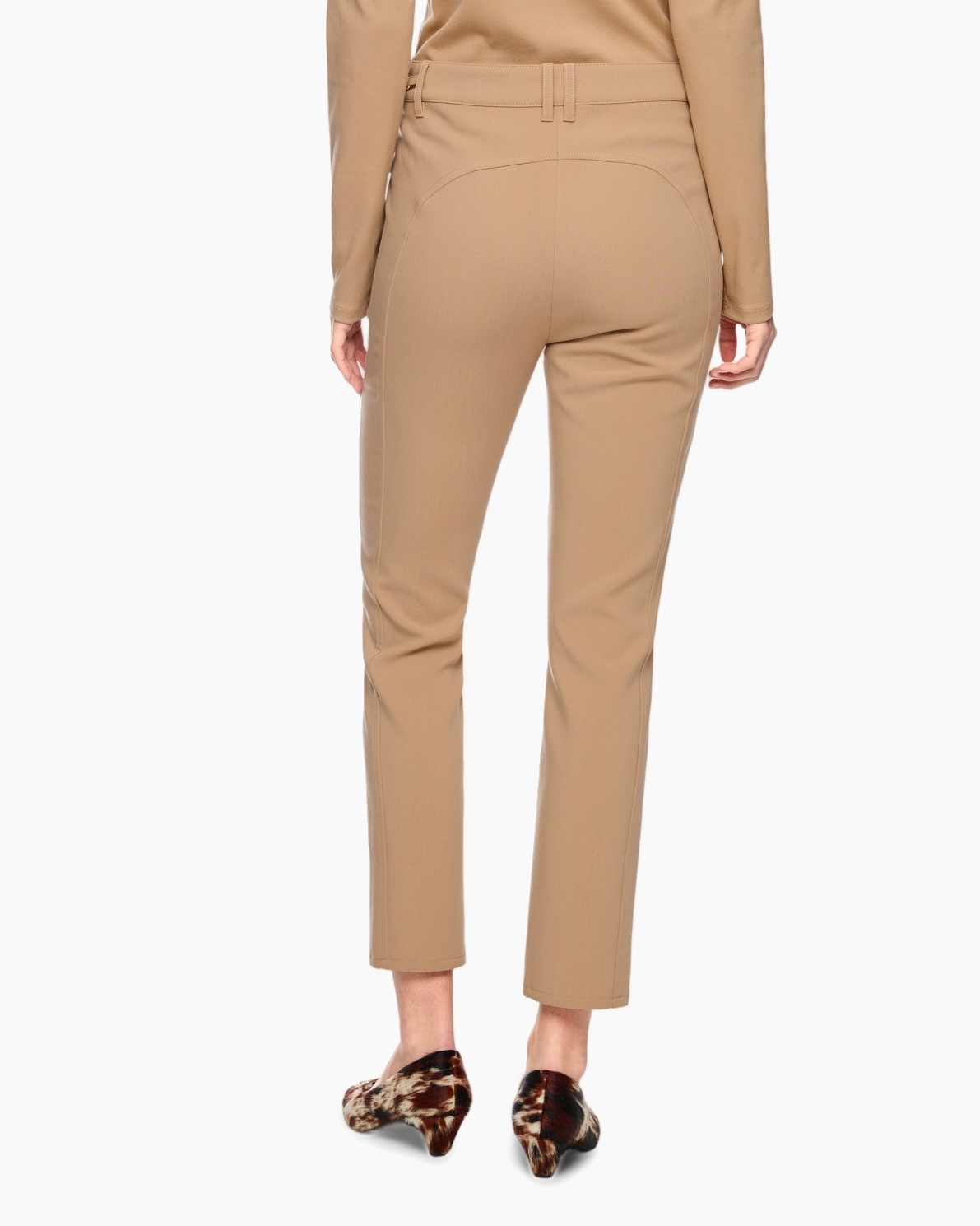 beige broeken, op maat gemaakte pantalon, enkellaarzen?