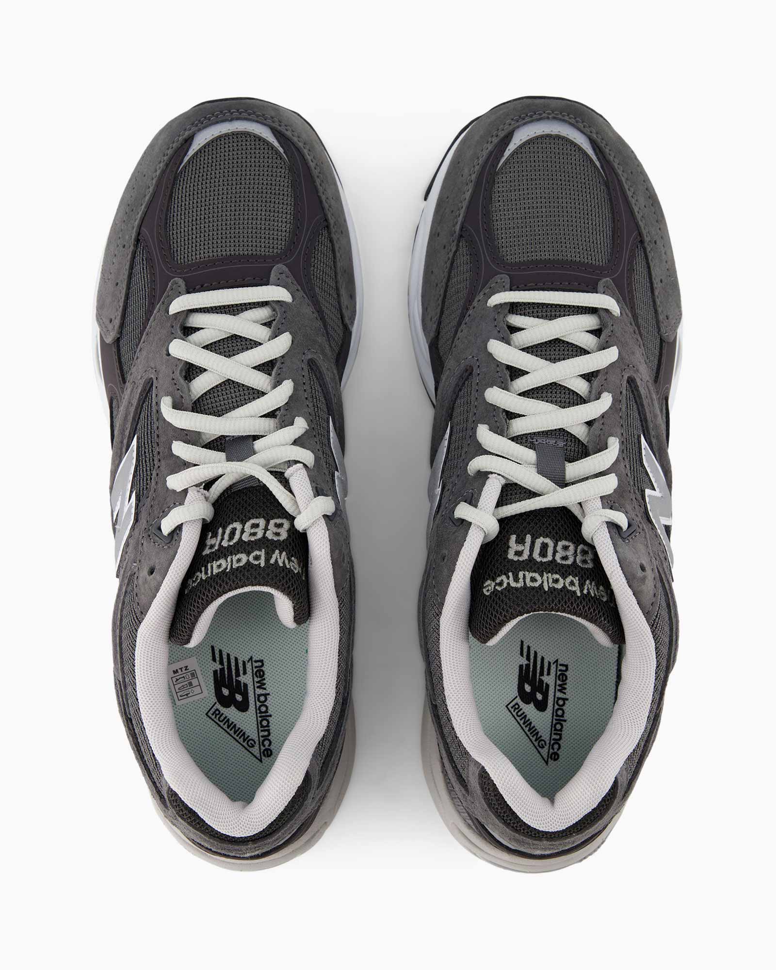 sneakers, sportieve schoenen, gaasvoering, veters, grijs