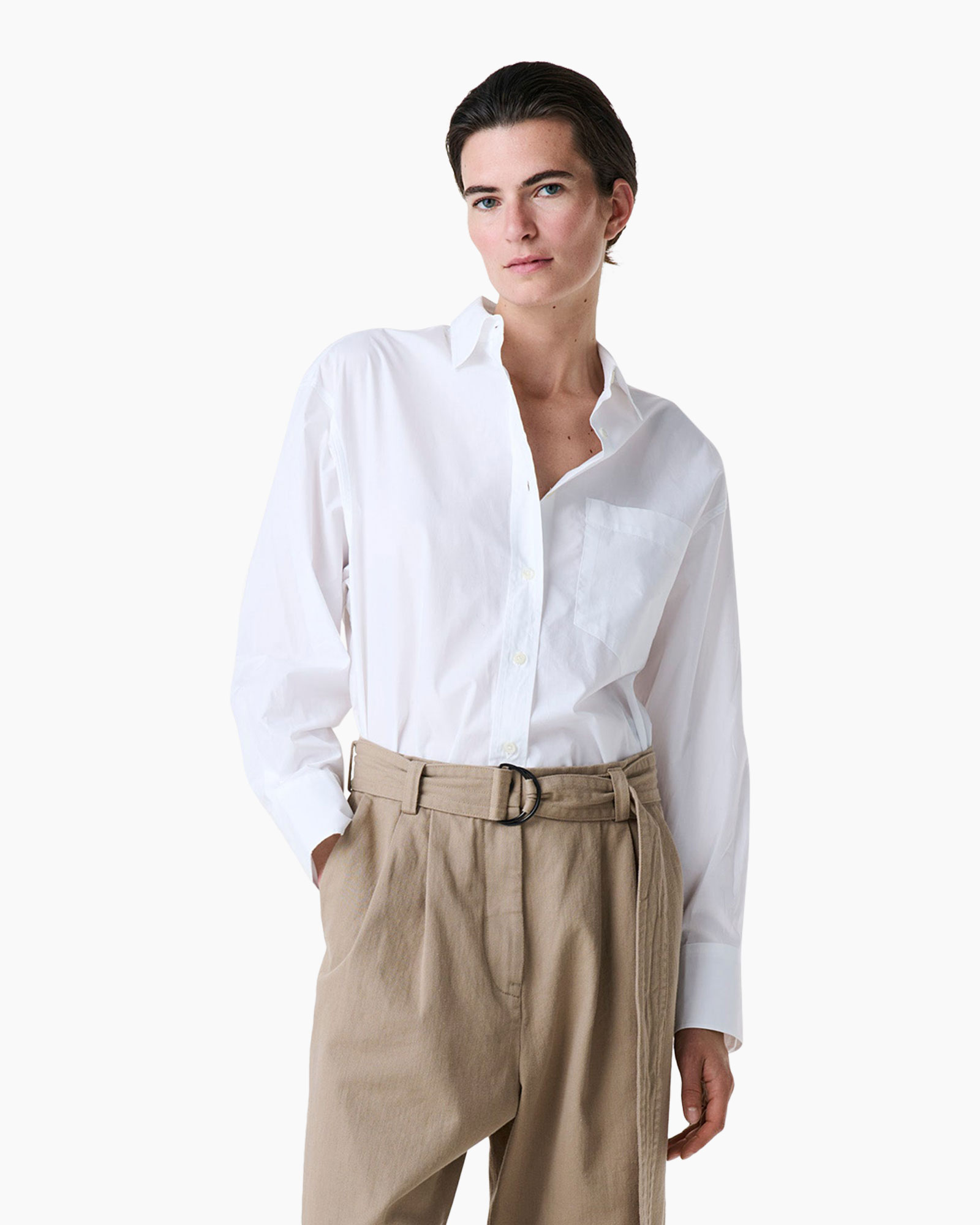 witte shirt, knopen overhemd, kraag overhemd, langer mouw, beige broek