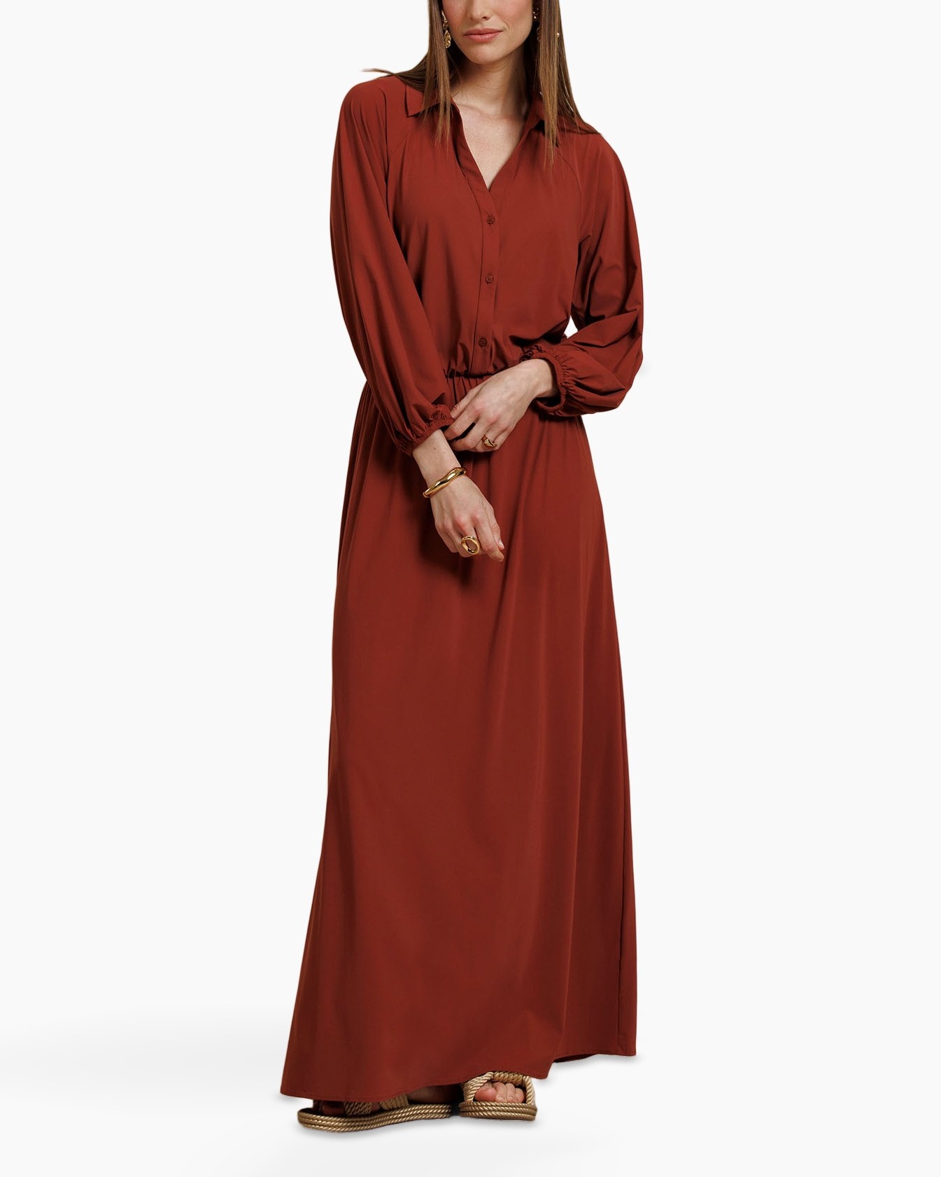 onne-lang: nl, maxi jurk, roodbruin, lange mouwen, kraag, elastische taille