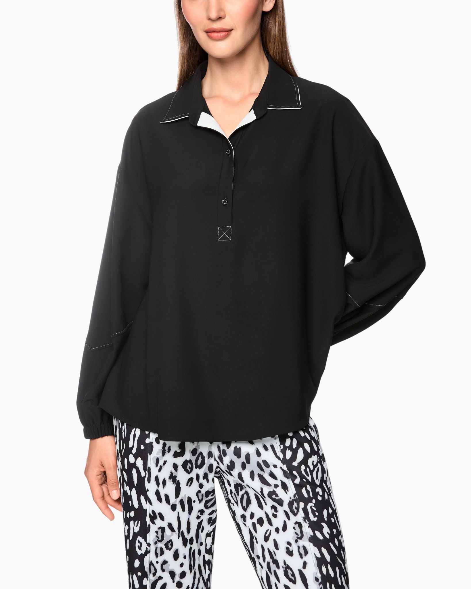 zwart blouse, lange mouwen, kraag, neutraal, lossere pasvorm