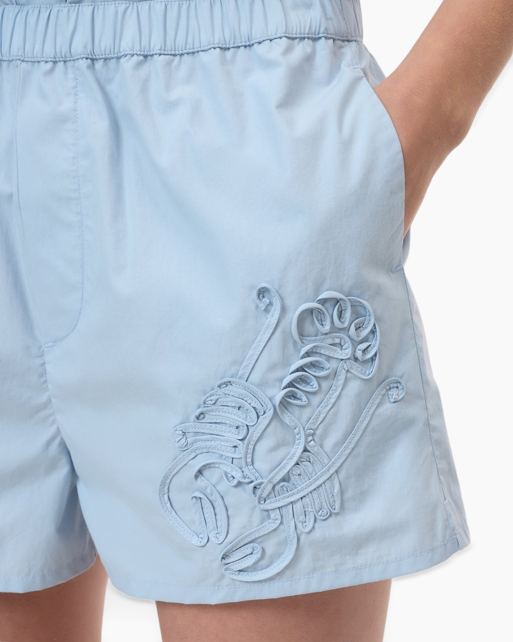 shorts, lichtblauw, borduursel, scallop borduurwerk, zak