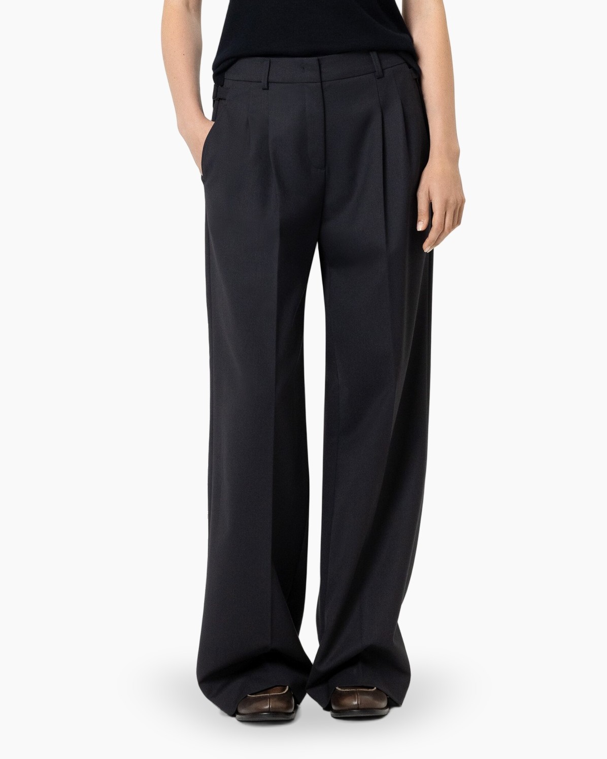 broek, wijdere pijp, zwart, plooien, kantooroutfit