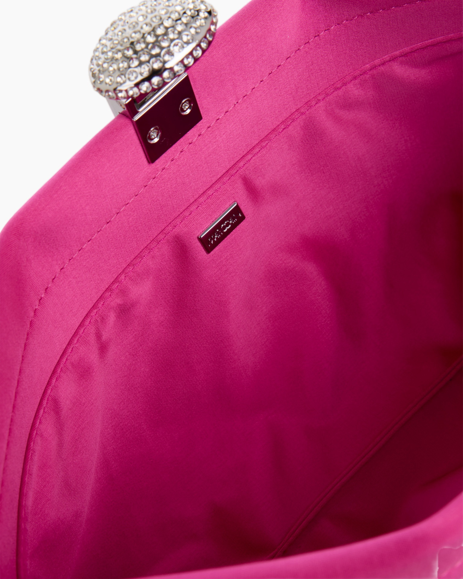 roze handtas, glinsterende sluiting, metaal hardware, voering, kleine tag