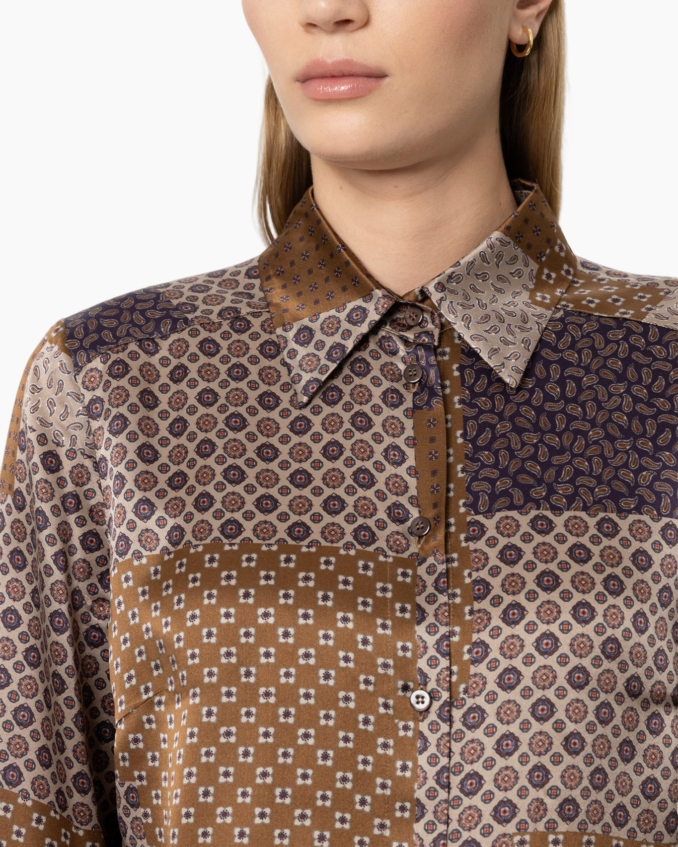 blouse, patchwork, zijde, lange mouwen, knopen]]} }```? Wait need nl translations. Also