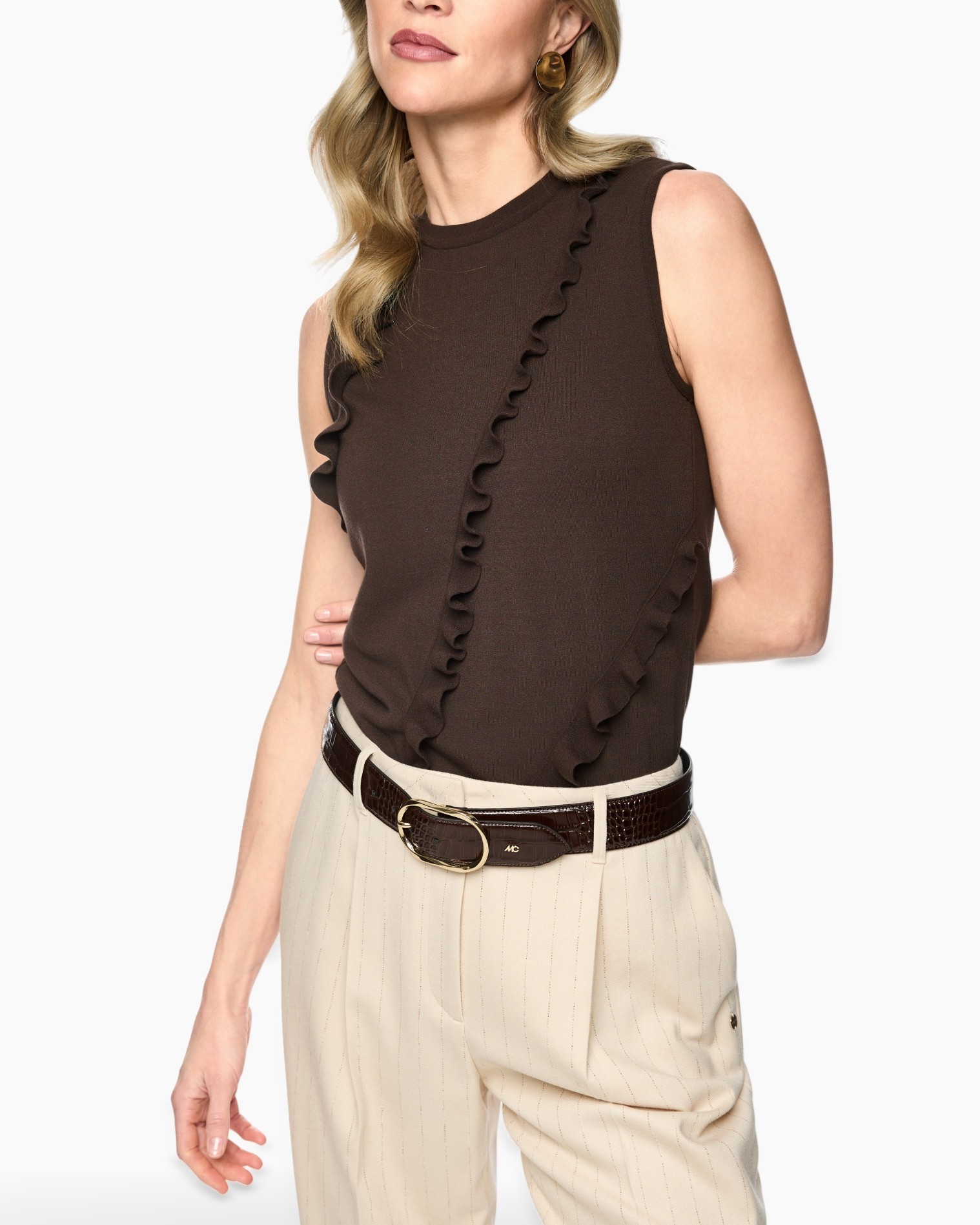 mouwloze top, ruffle rand, bruin shirt, breipij, kraagloze nek