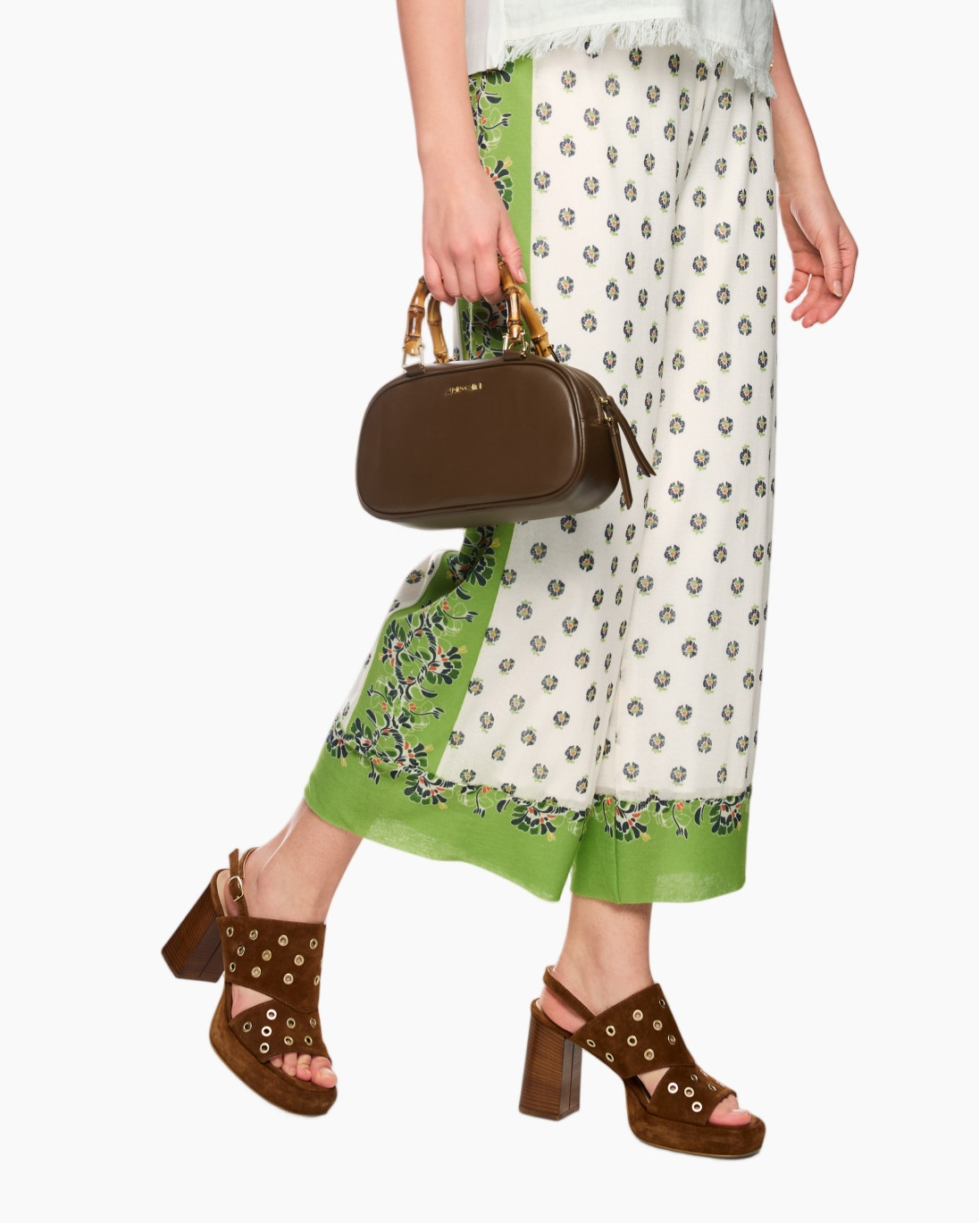 sandalias de correa al tobillo, sandalias marrones, talón ancho, talón de madera, bolso de mano