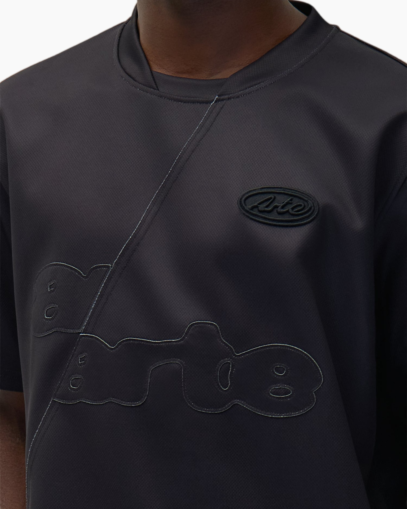 t-shirt, mouwlengte kort, donkergrijs, versierde patch, textuur stof