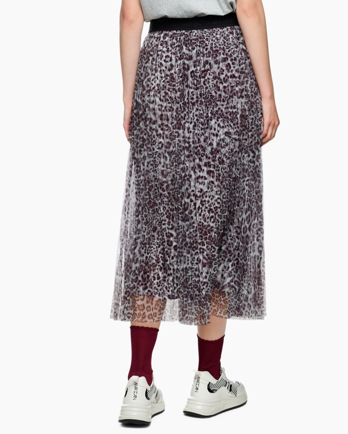 Clothing, Skirt, Footwear, Shoe, Person