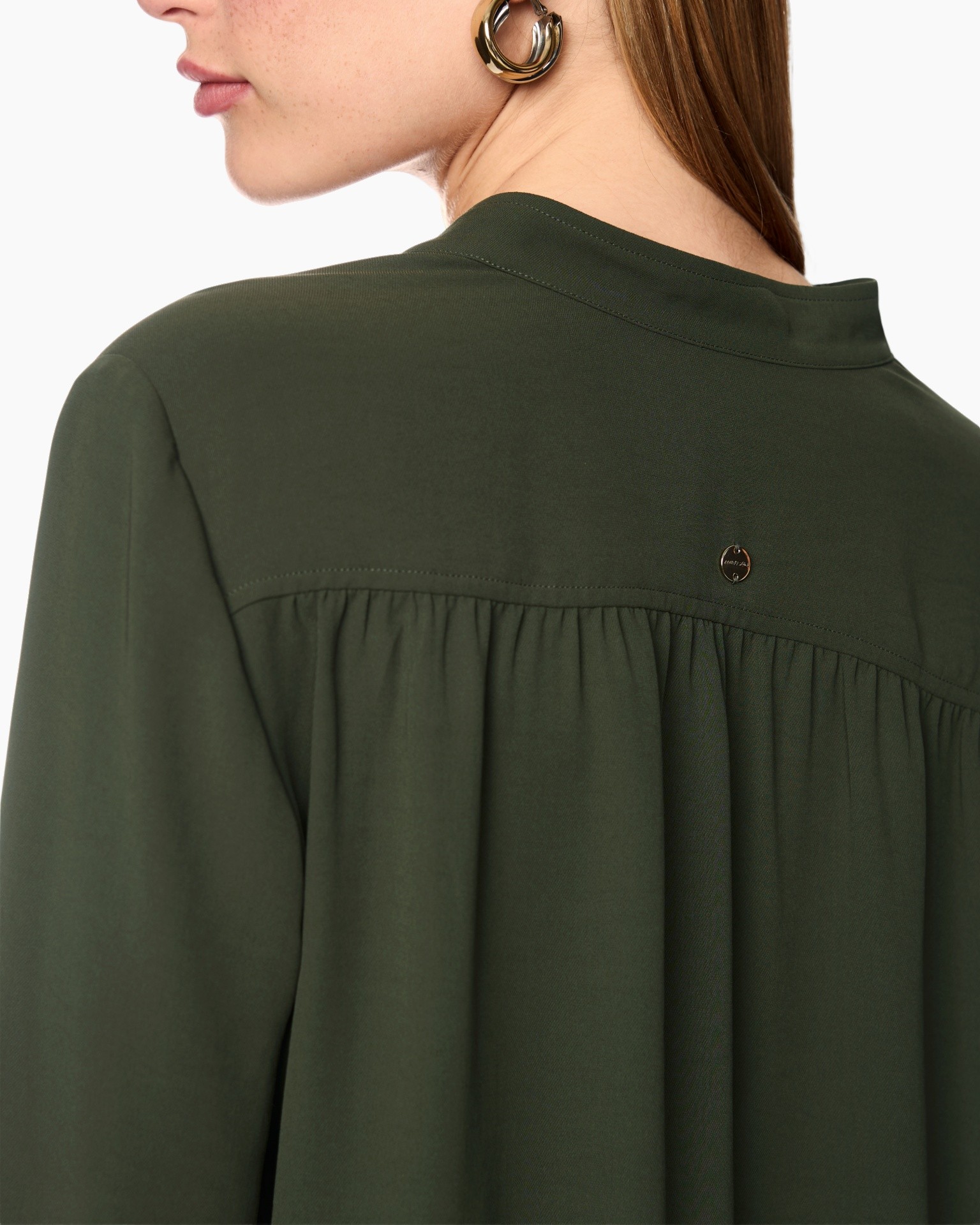 blouse, rug包?, groen, plooien, knoopspeld