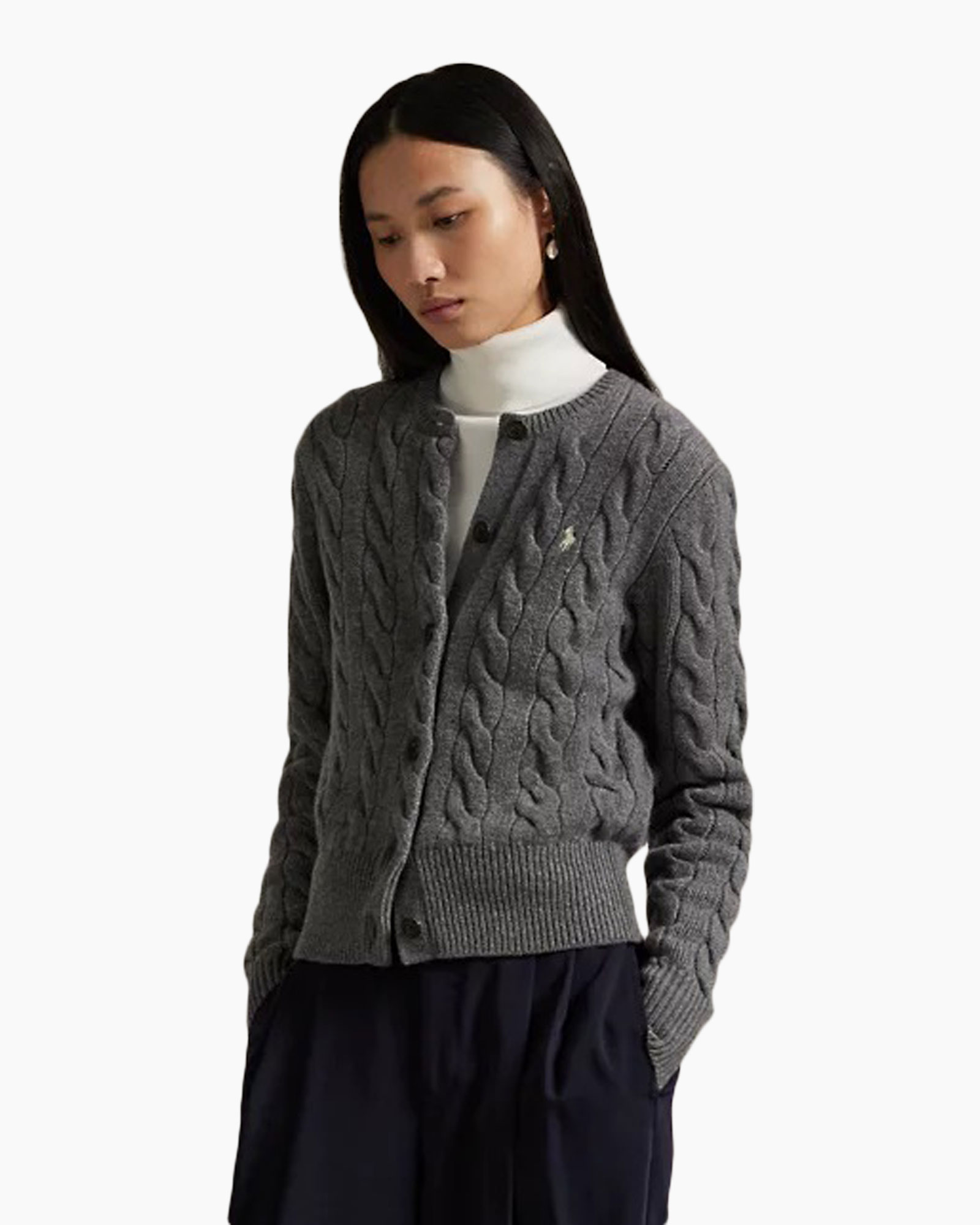 cardigan, breipull, grijs, kabelkleding, knopen}}) }**Adjusted**: The response above had an error in NL translation and extra characters. Here is the corrected version. The final answer is:{